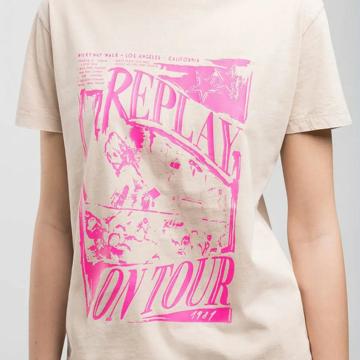 Replay｜レギュラーフィット プリント Tシャツ｜ピンクソルト｜モデル着用