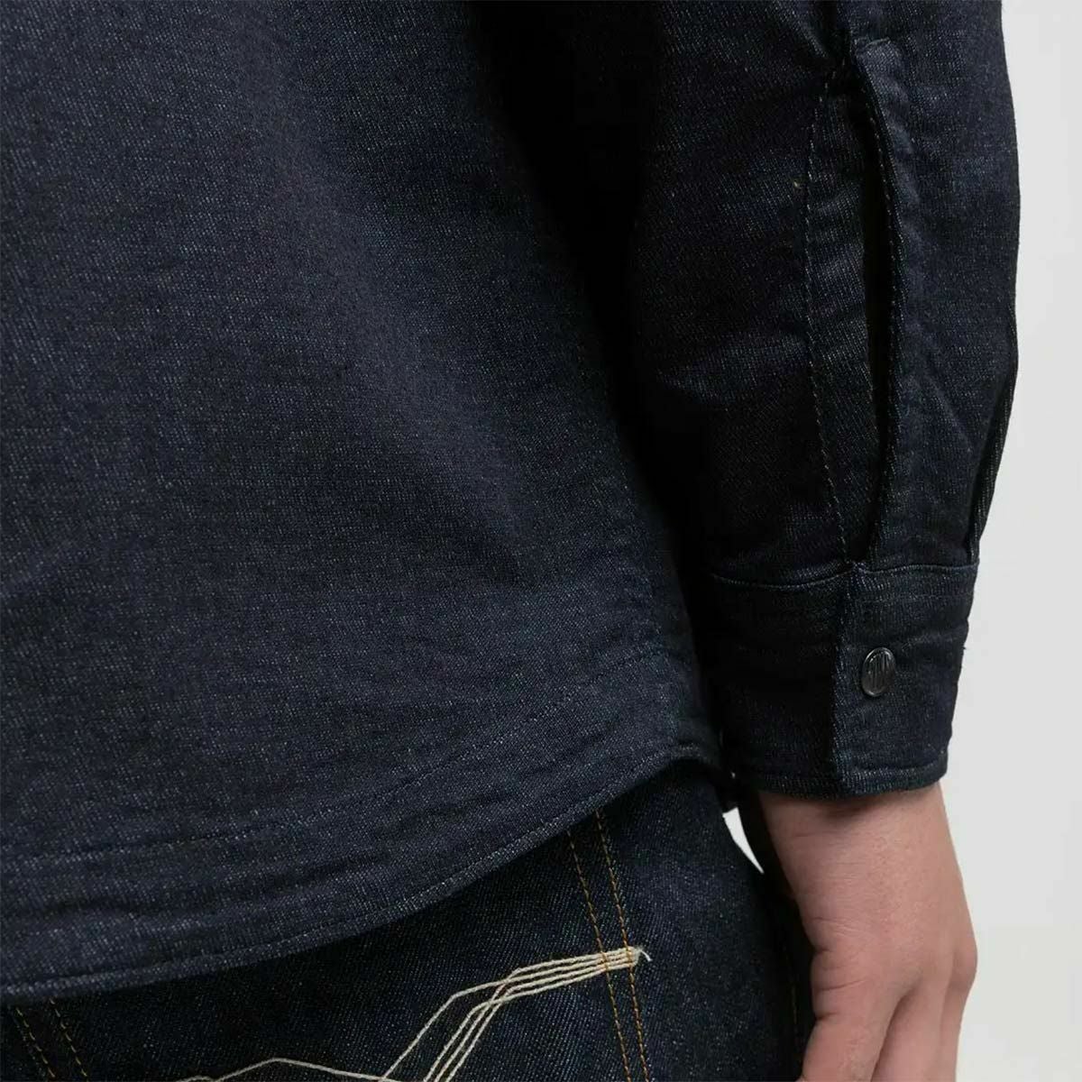 Replay｜レタリング デニムシャツ｜ファブリック｜ダークブルー｜モデル着用