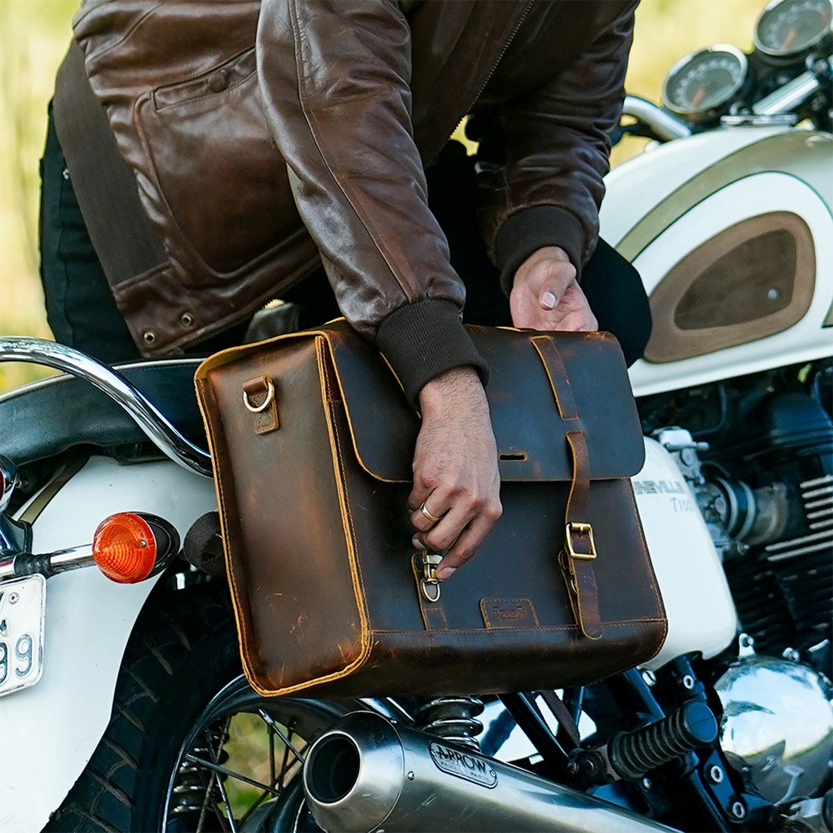 Trip Machine｜レガシー サドルバッグ（左右ペア）｜サイドバッグ｜コニャック｜使用イメージ