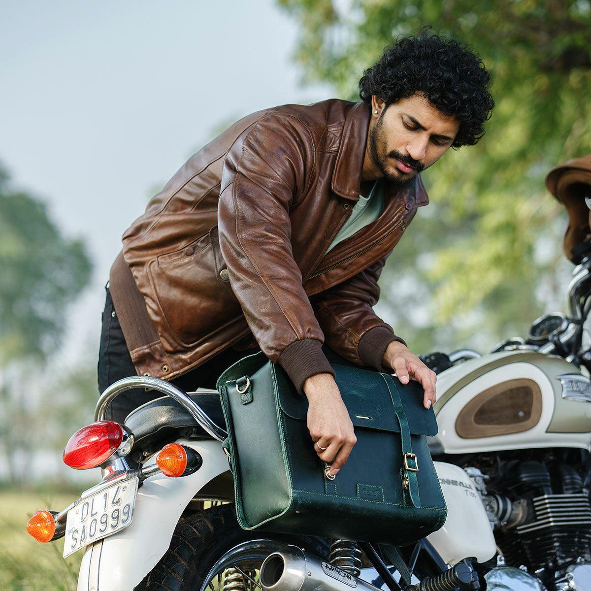 Trip Machine｜レガシー サドルバッグ（左右ペア）｜サイドバッグ｜フォレストグリーン｜使用イメージ