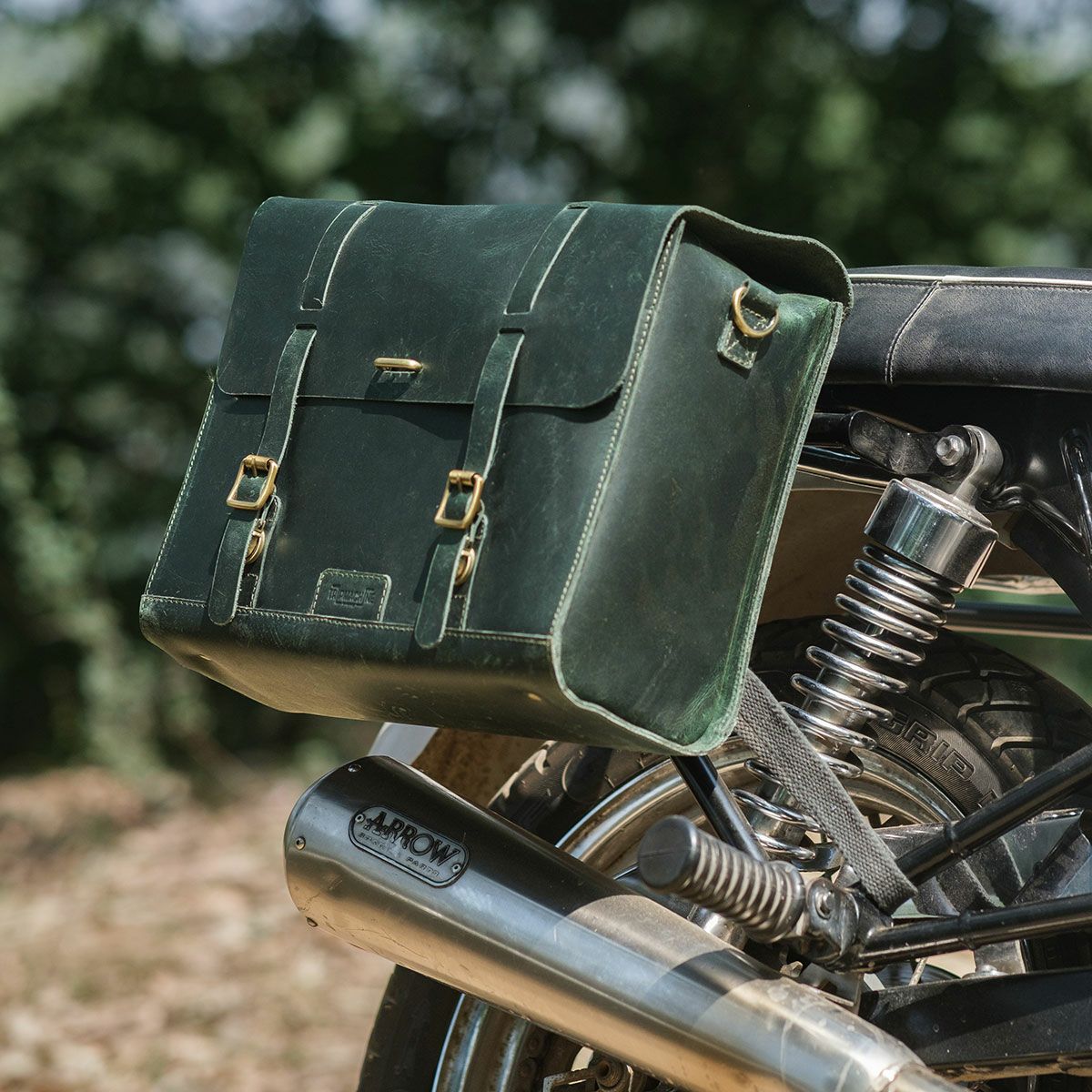 Trip Machine｜レガシー サドルバッグ（左右ペア）｜サイドバッグ｜フォレストグリーン｜使用イメージ
