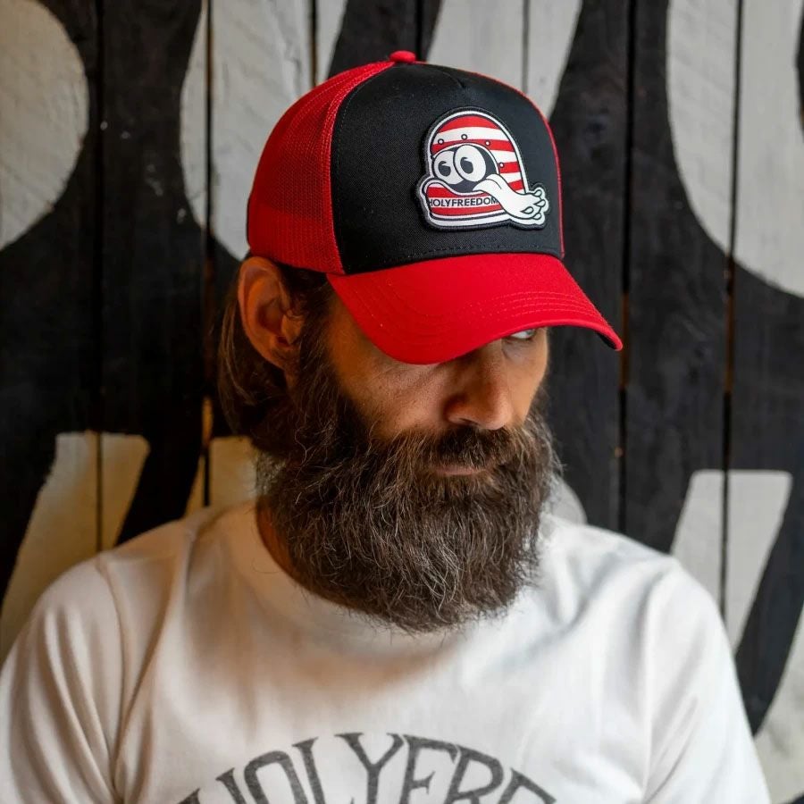 HolyFreedom｜ヘルメット キャップ｜帽子｜レッド｜モデル着用