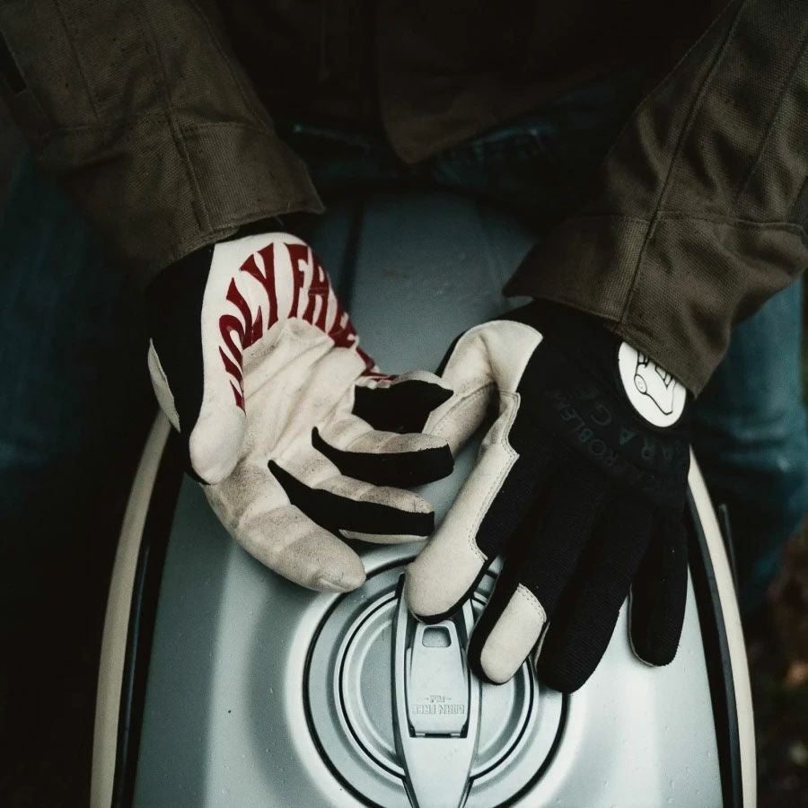 HolyFreedom｜ガレージ グローブ｜3シーズン｜ホワイト×ブラック｜モデル着用