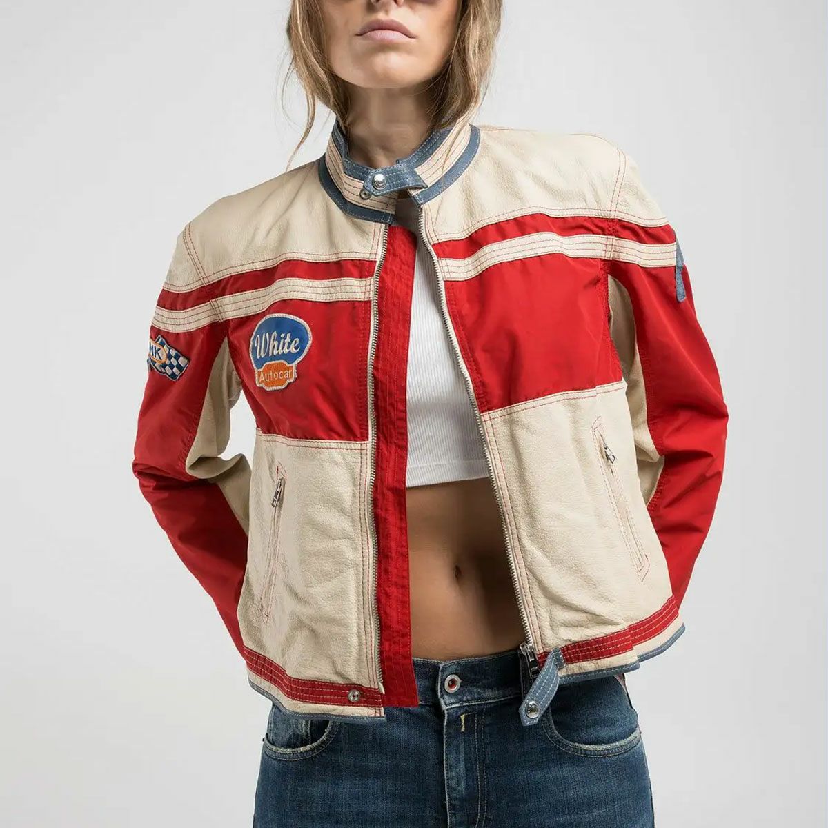 Replay｜レギュラーフィット レザージャケット｜バターホワイト×レッド×ブルー｜モデル着用