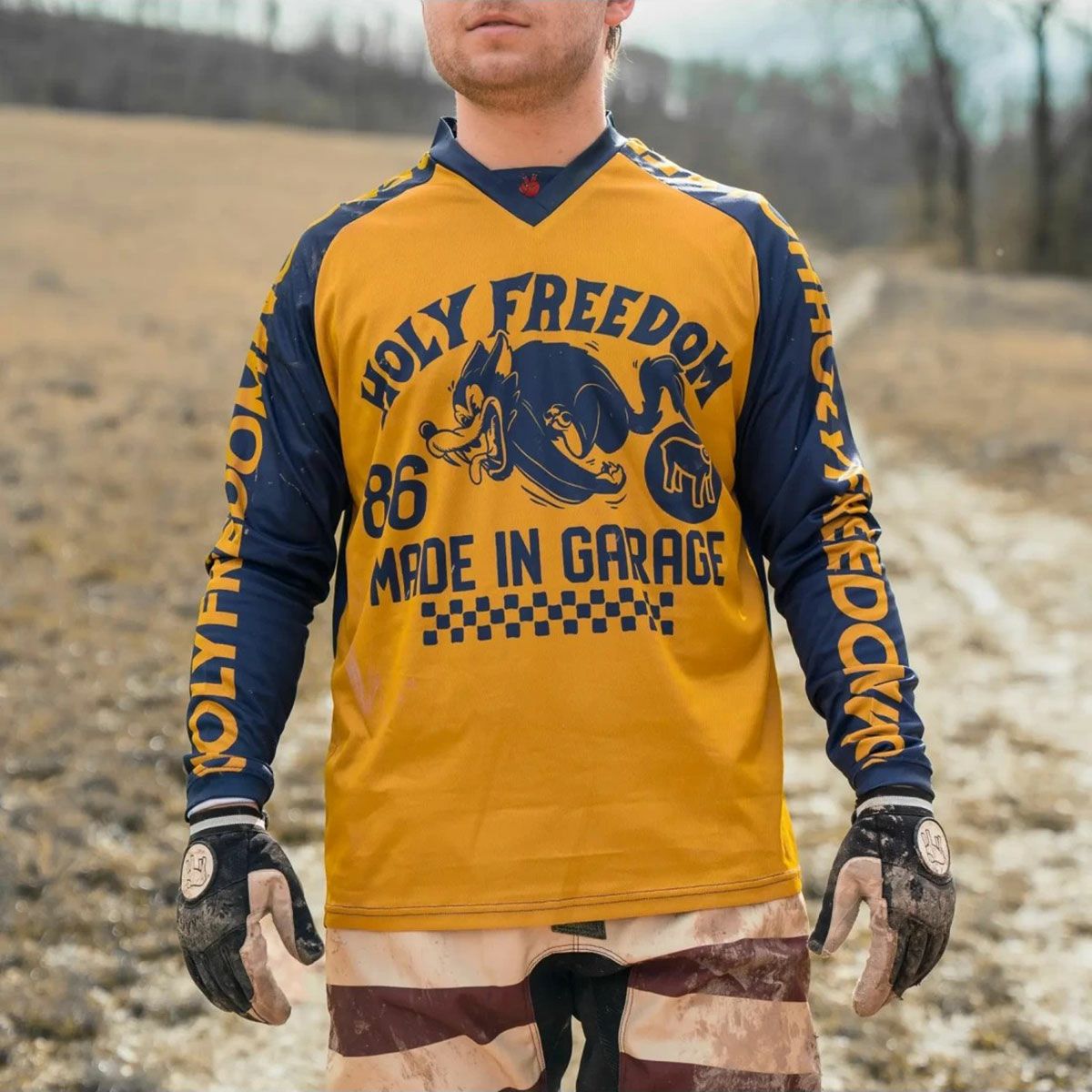 HolyFreedom｜グランデュカート ジャージ｜MXジャージ｜アンバー×ブルー｜モデル着用