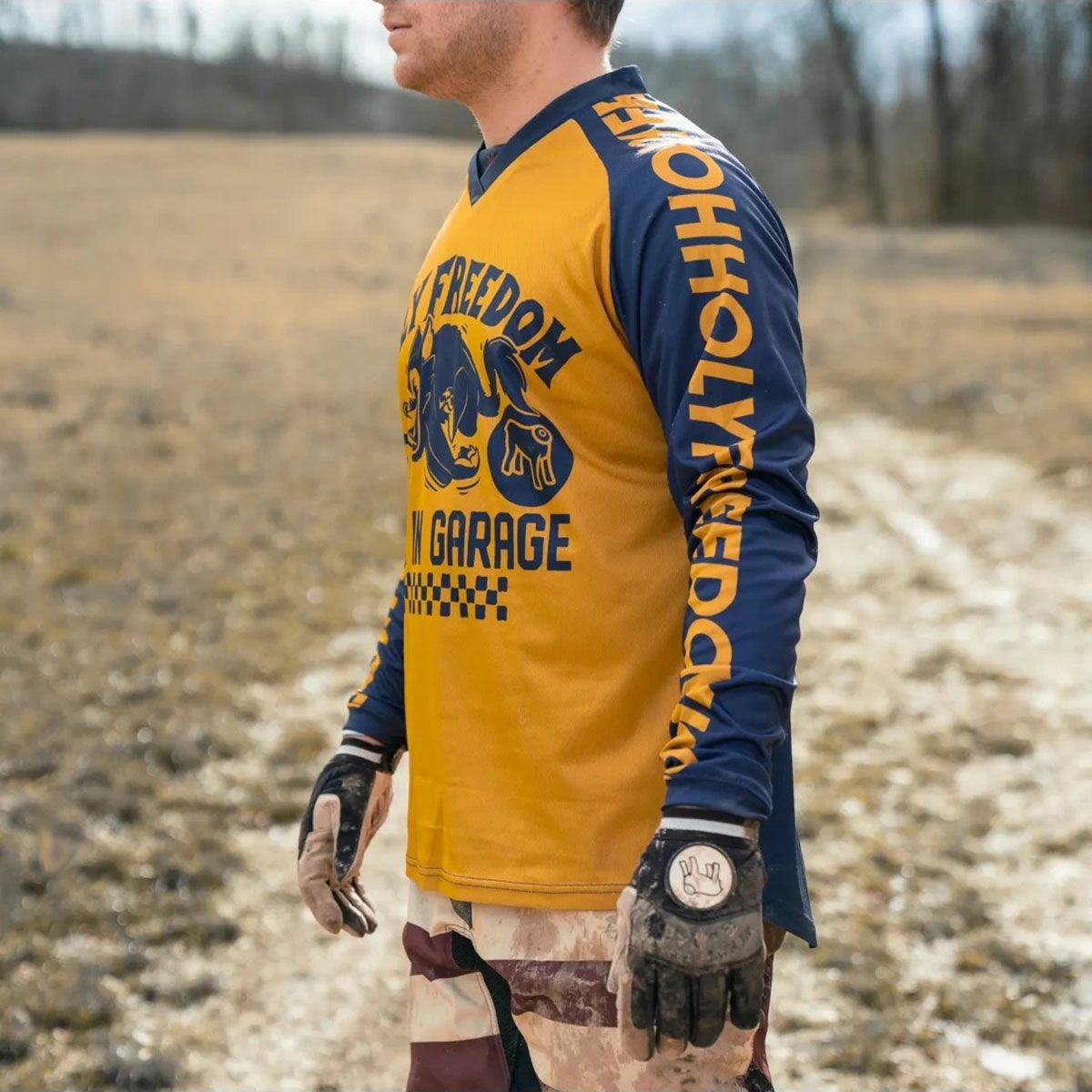 HolyFreedom｜グランデュカート ジャージ｜MXジャージ｜アンバー×ブルー｜モデル着用