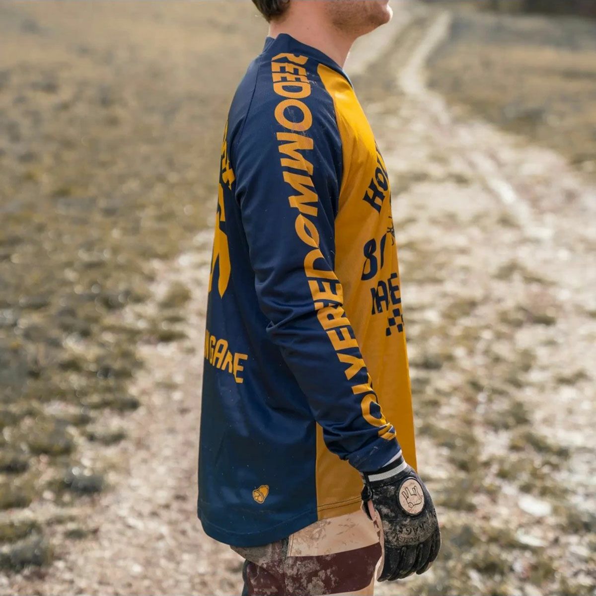 HolyFreedom｜グランデュカート ジャージ｜MXジャージ｜アンバー×ブルー｜モデル着用