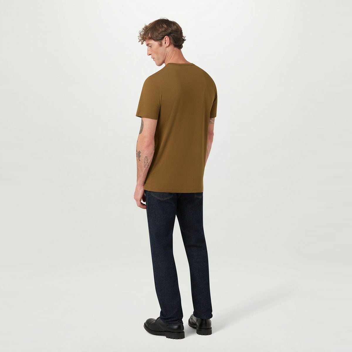 BELSTAFF｜フェニックス Tシャツ｜デザート｜モデル着用