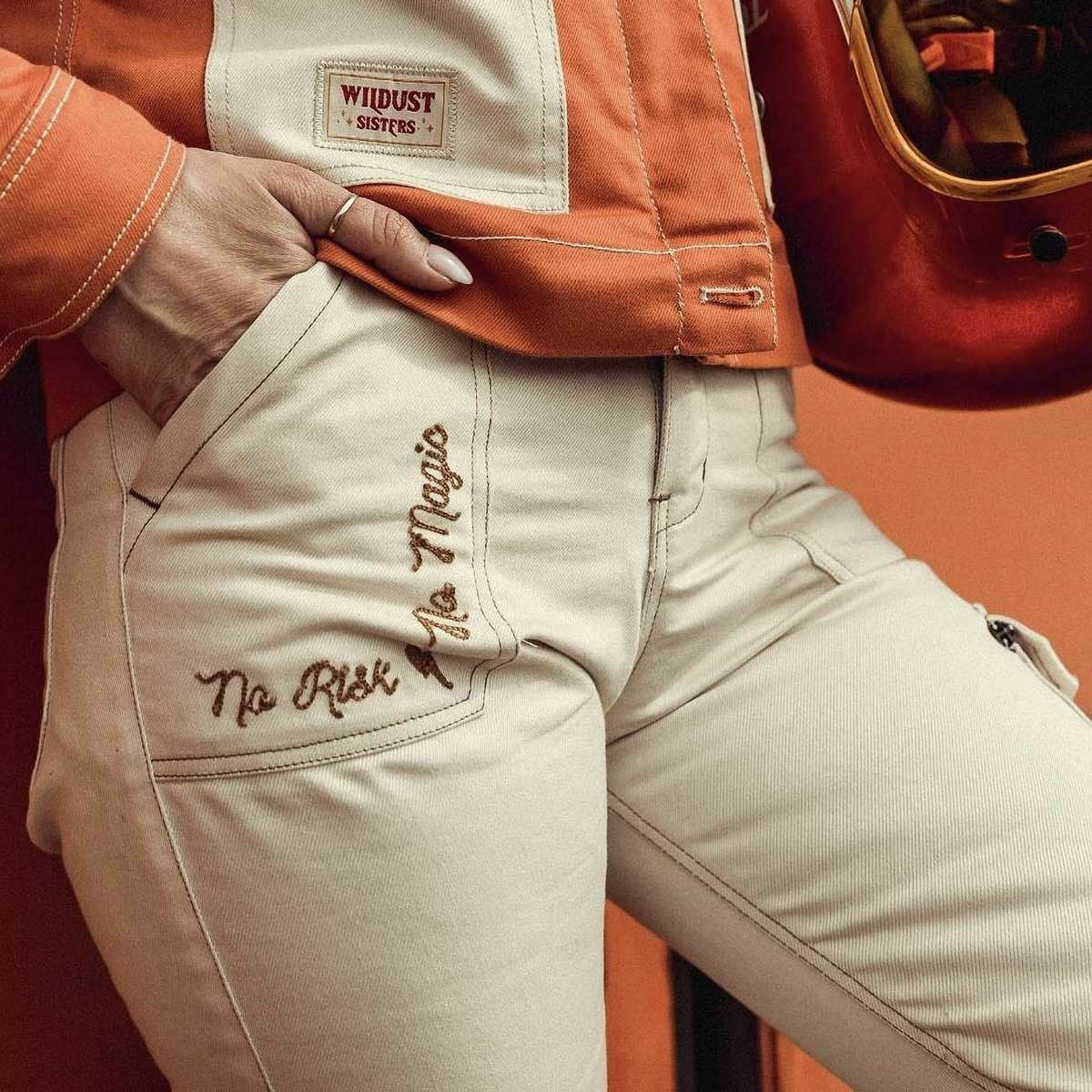 WILDUST｜オーバーランド カーゴパンツ｜チノ・カーゴ｜エクリュ｜モデル着用