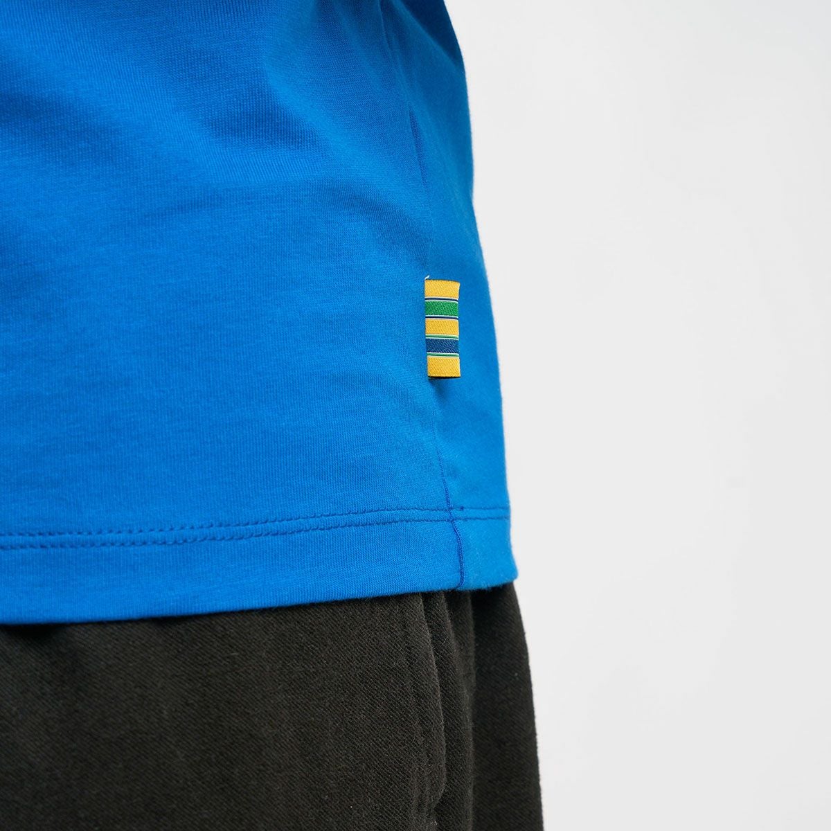 AyrtonSenna｜アイルトン・セナ 12 グラフィック Tシャツ｜ブルー｜モデル着用