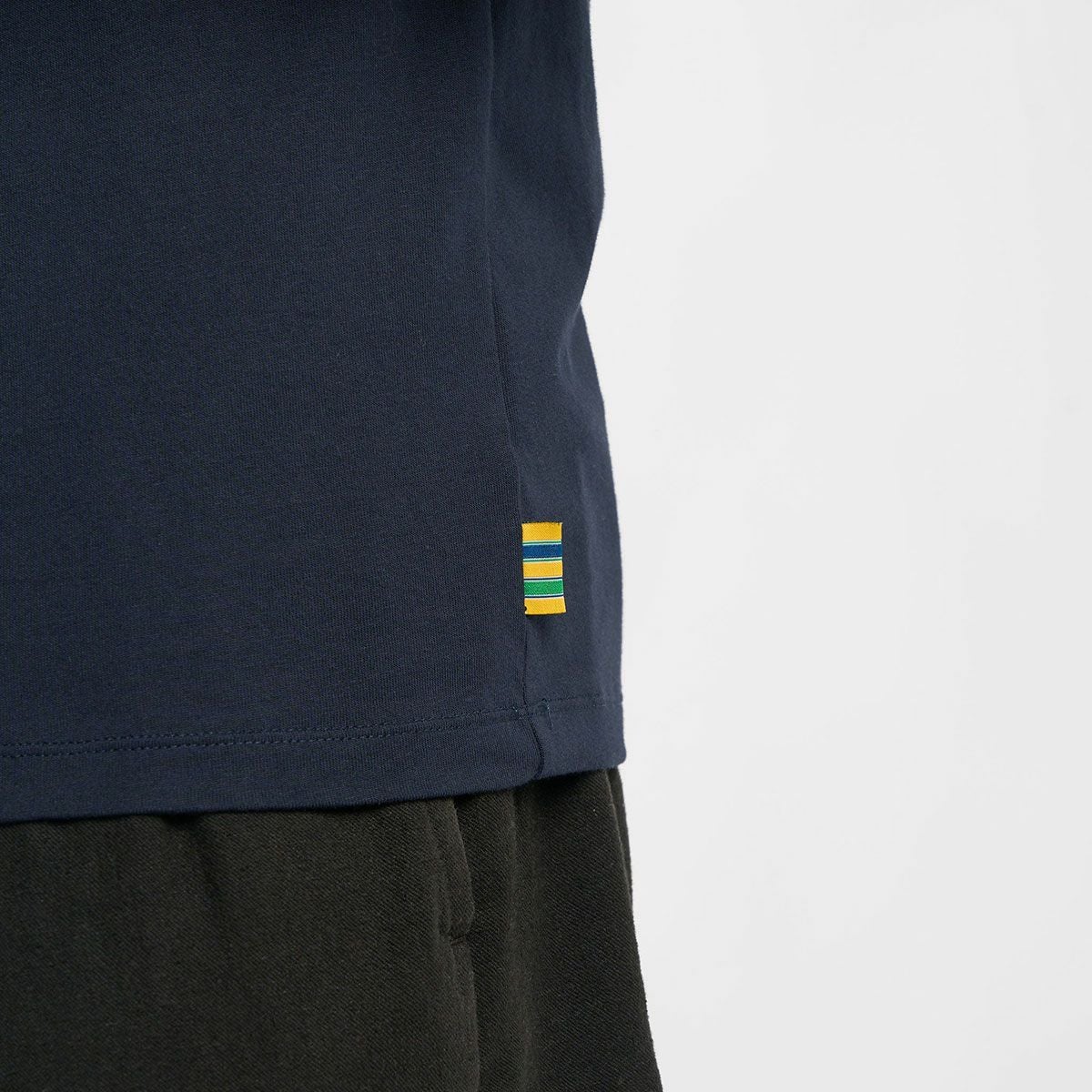 AyrtonSenna｜アイルトン・セナ 12 グラフィック Tシャツ｜ネイビー｜モデル着用