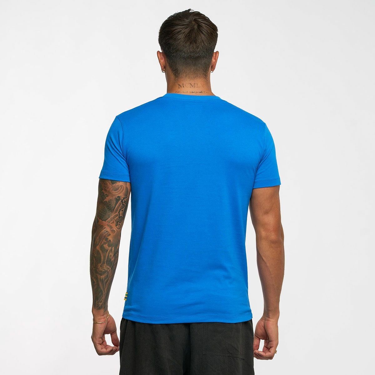 AyrtonSenna｜アイルトン・セナ 12 グラフィック Tシャツ｜ブルー｜モデル着用