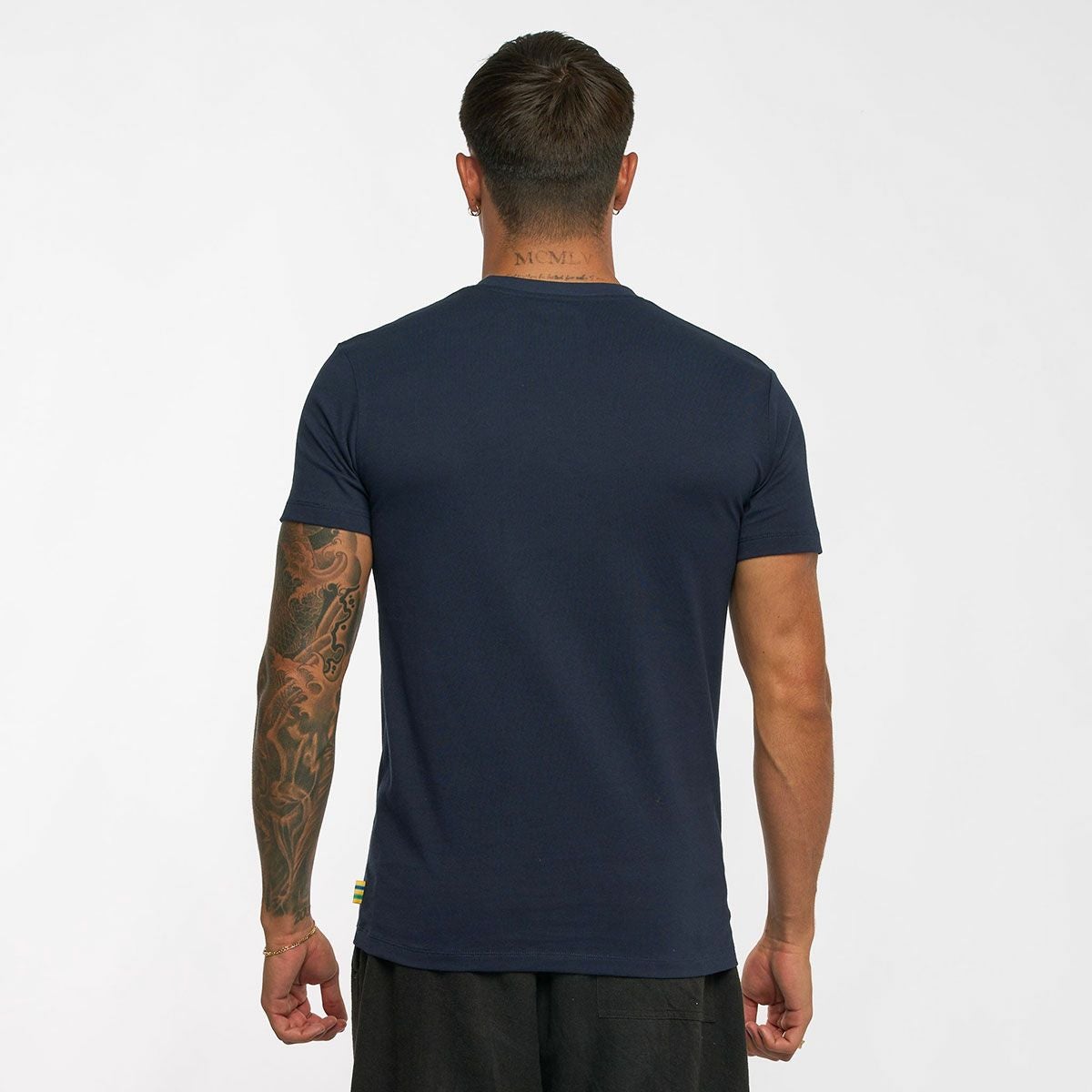 AyrtonSenna｜アイルトン・セナ 12 グラフィック Tシャツ｜ネイビー｜モデル着用