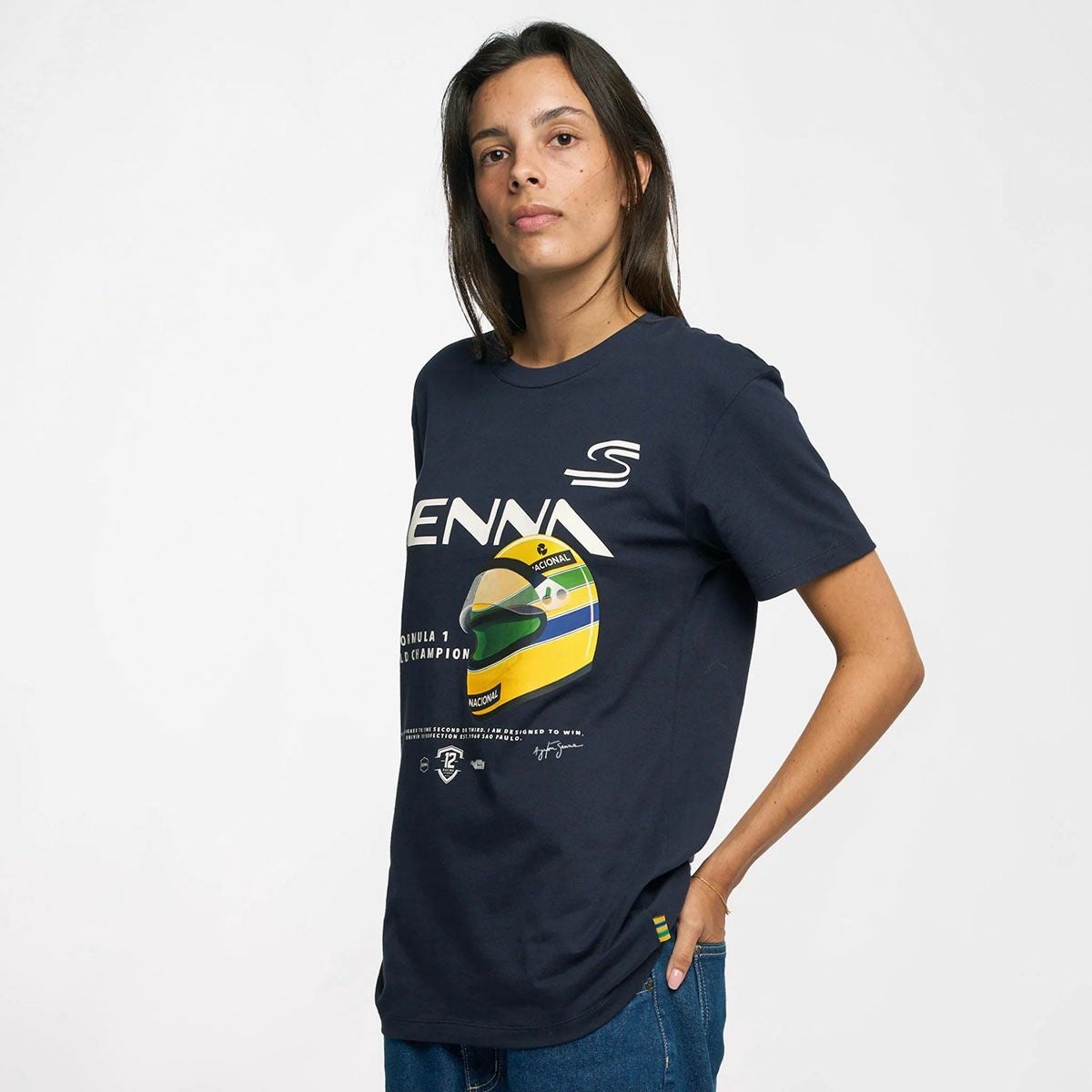 AyrtonSenna｜アイルトン・セナ 12 グラフィック Tシャツ｜ネイビー｜モデル着用