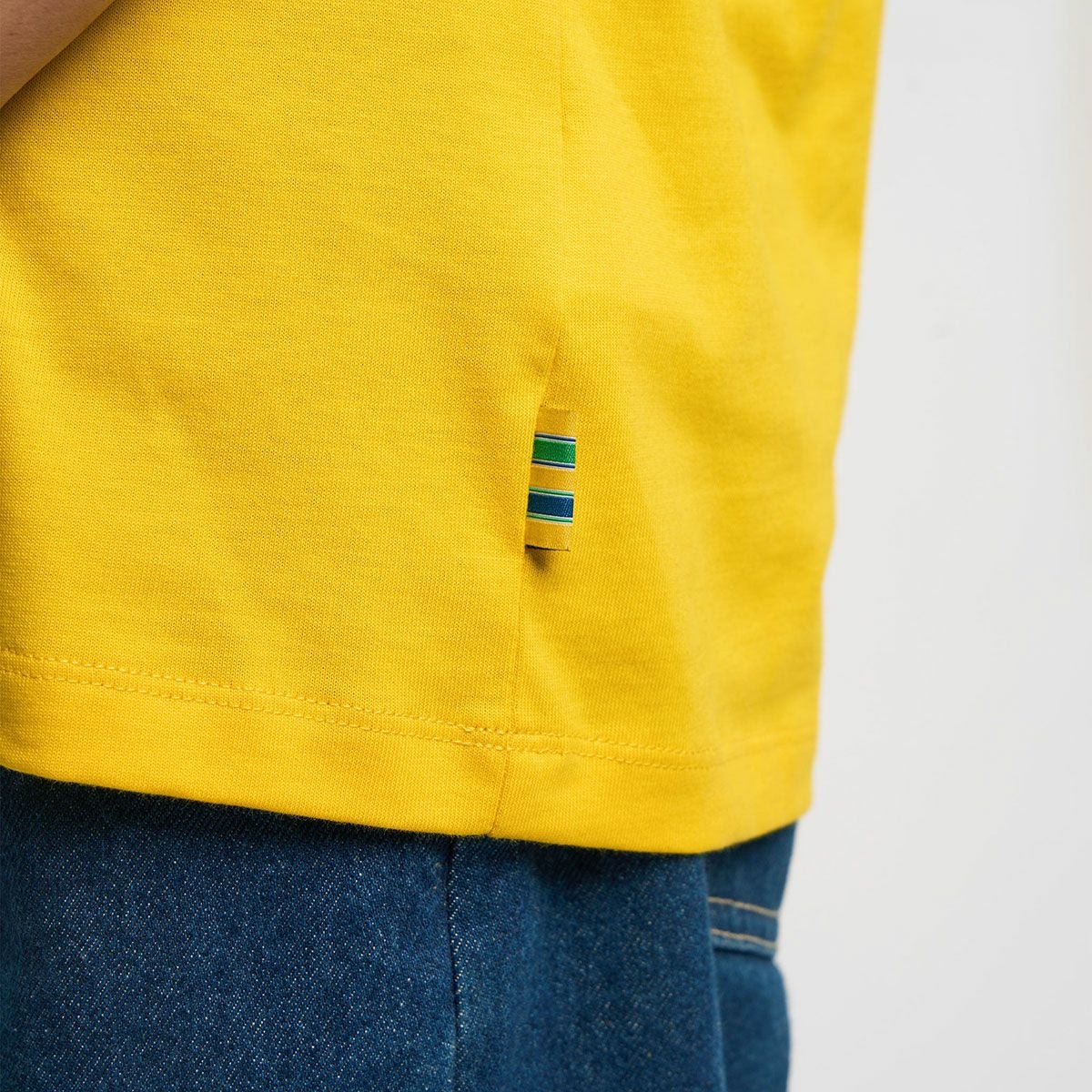 AyrtonSenna｜アイルトン・セナ レース Tシャツ｜イエロー｜モデル着用