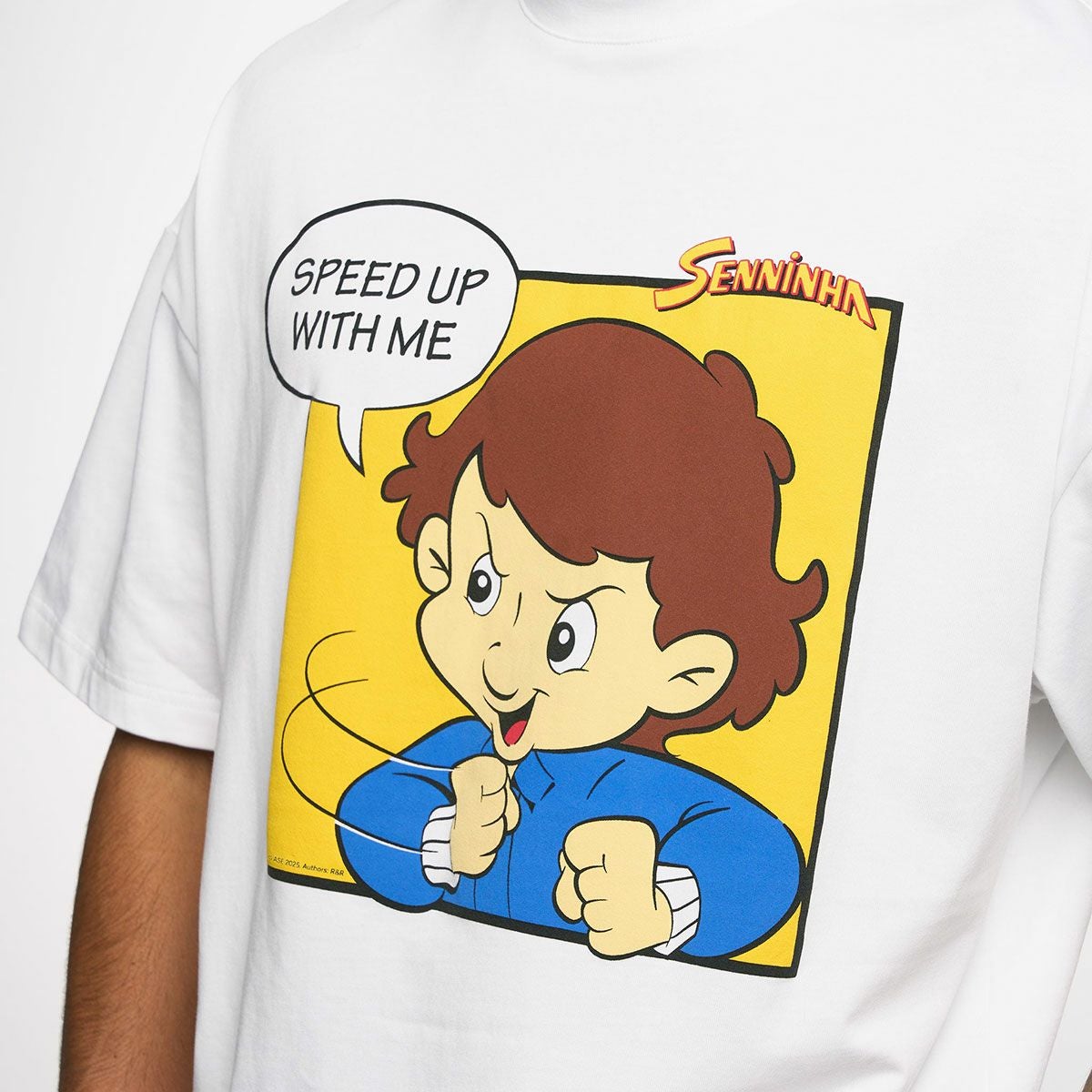 AyrtonSenna｜アイルトン・セナ エクストリーム オーバーサイズ セニーニャ グラフィック Tシャツ｜ホワイト｜モデル着用