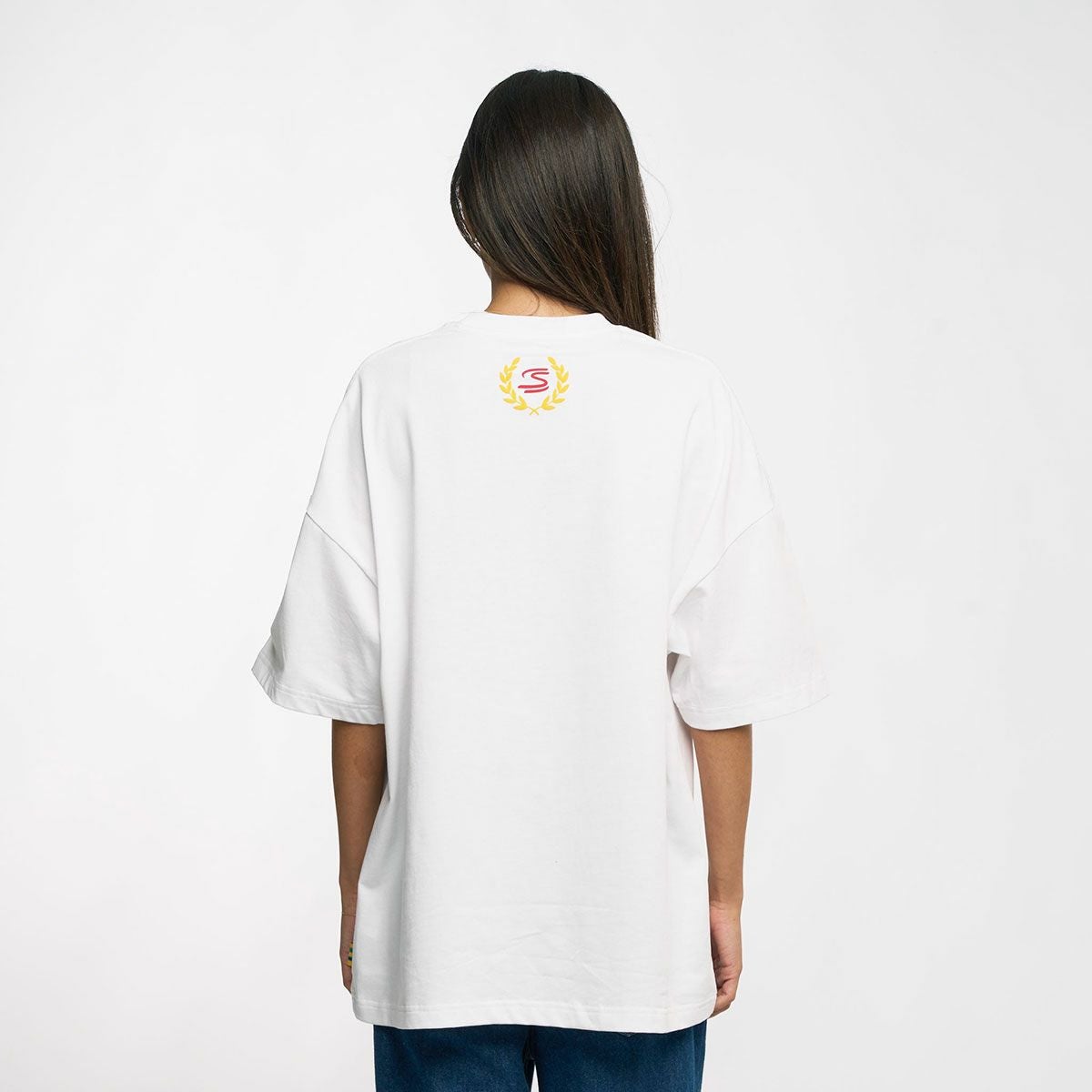 AyrtonSenna｜アイルトン・セナ エクストリーム オーバーサイズ セニーニャ グラフィック Tシャツ｜ホワイト｜モデル着用