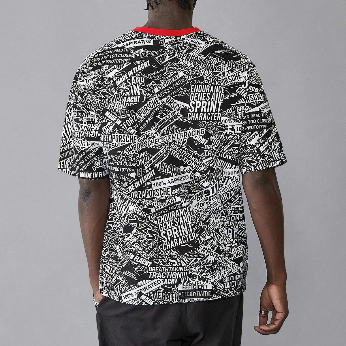 PORSCHE｜ポルシェ モータースポーツ FW オーバーサイズ Tシャツ｜ブラック×レッド｜モデル着用