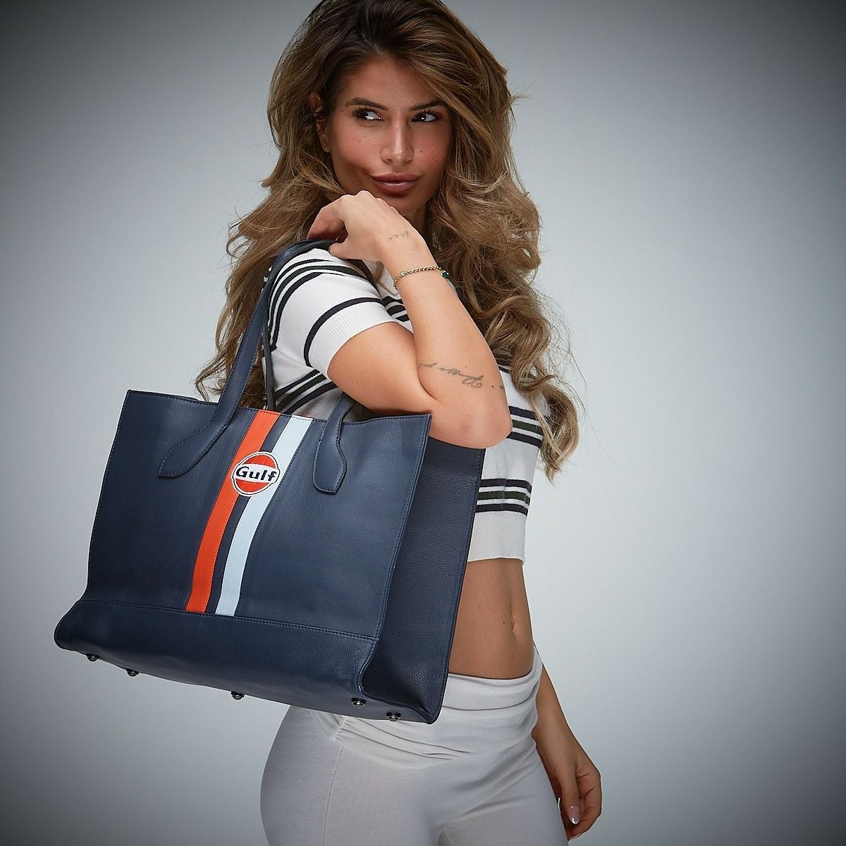 GULF｜ガルフ ショッピングバッグ｜トートバッグ｜ネイビー｜モデル着用