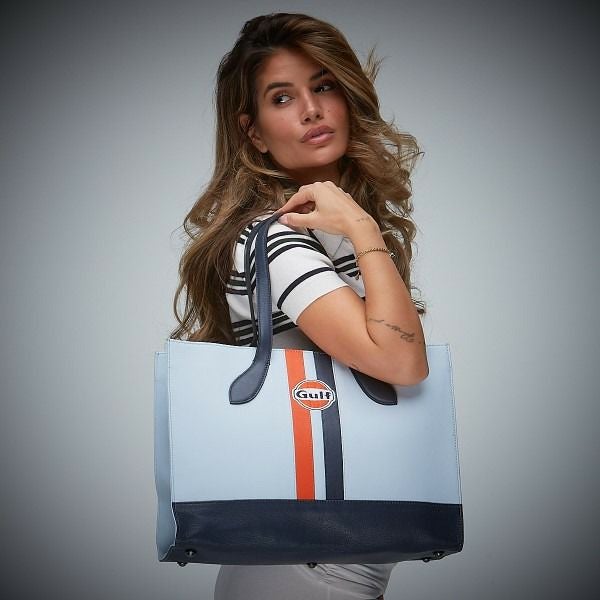 GULF｜ガルフ ショッピングバッグ｜トートバッグ｜ライトブルー｜モデル着用