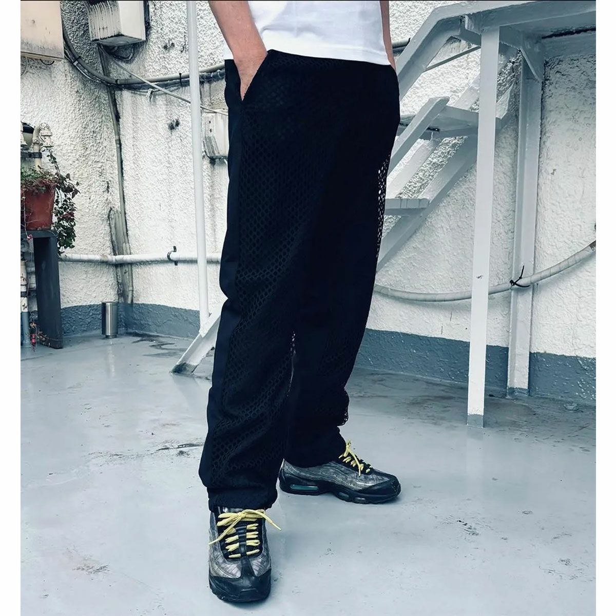 SHINICHIRO ARAKAWA｜マリエリア｜その他パンツ｜ブラック｜モデル着用