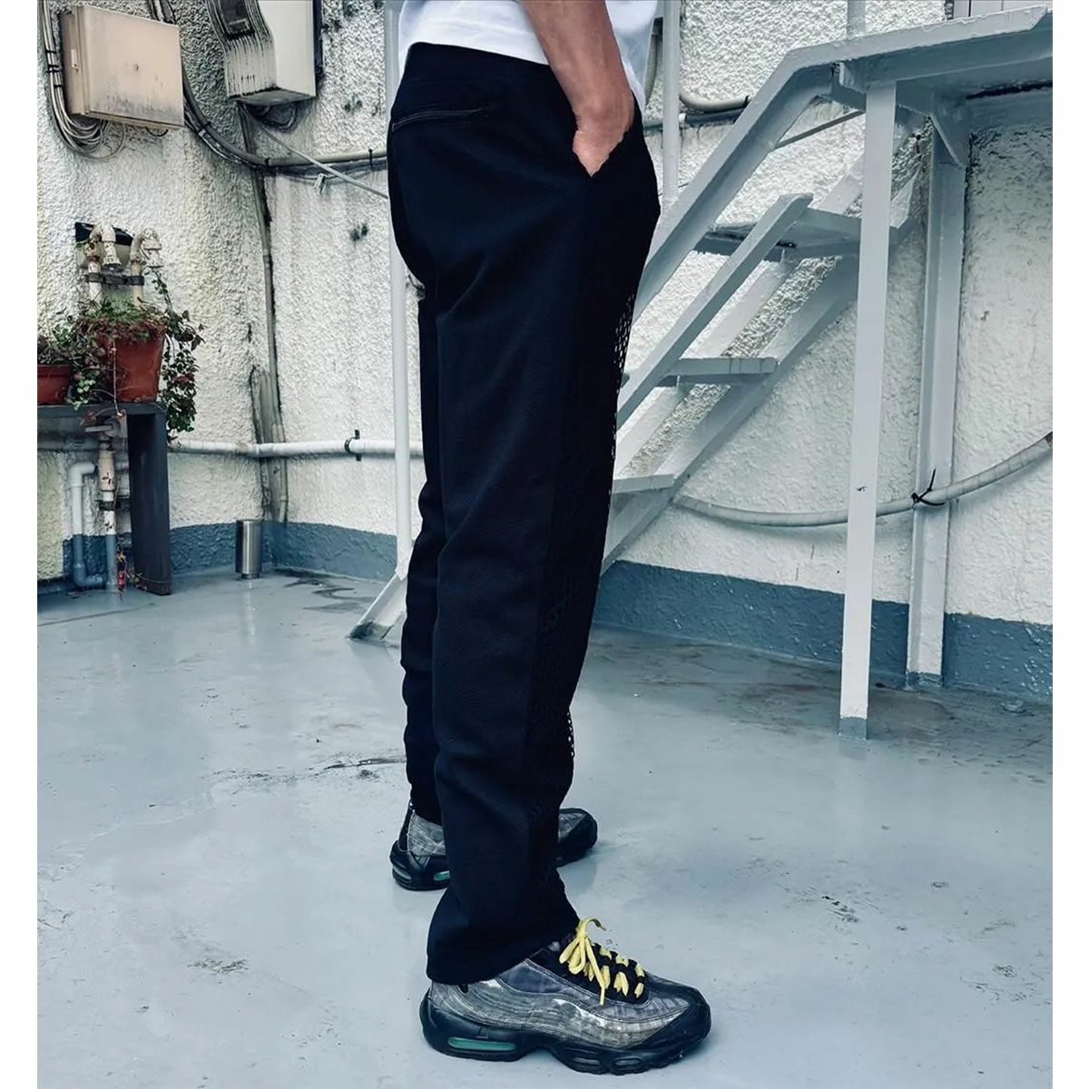 SHINICHIRO ARAKAWA｜マリエリア｜その他パンツ｜ブラック｜モデル着用