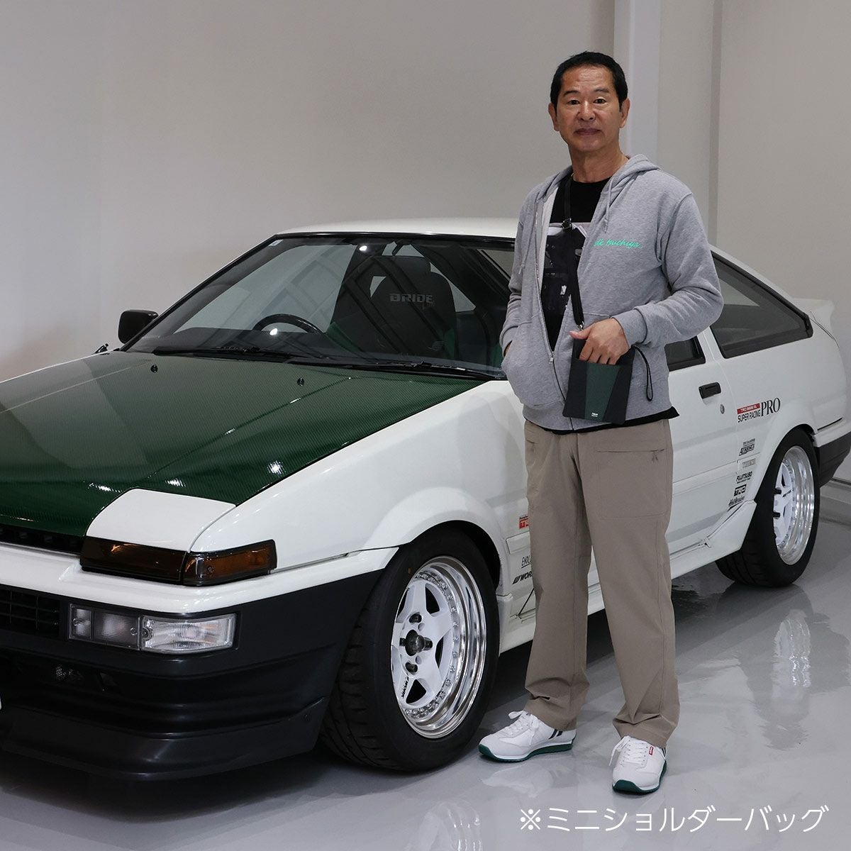 neuinteresse｜ドリフトキング ショルダーバッグ｜ブラック×グリーン｜モデル着用