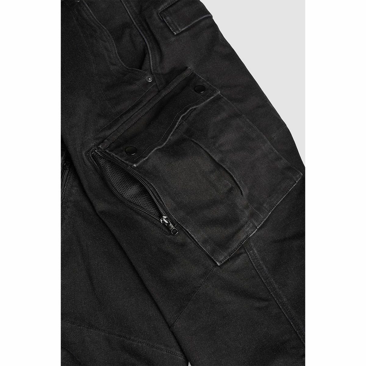 PANDO MOTO｜マーク ブラック AAA｜チノ・カーゴ｜ブラック｜モデル着用