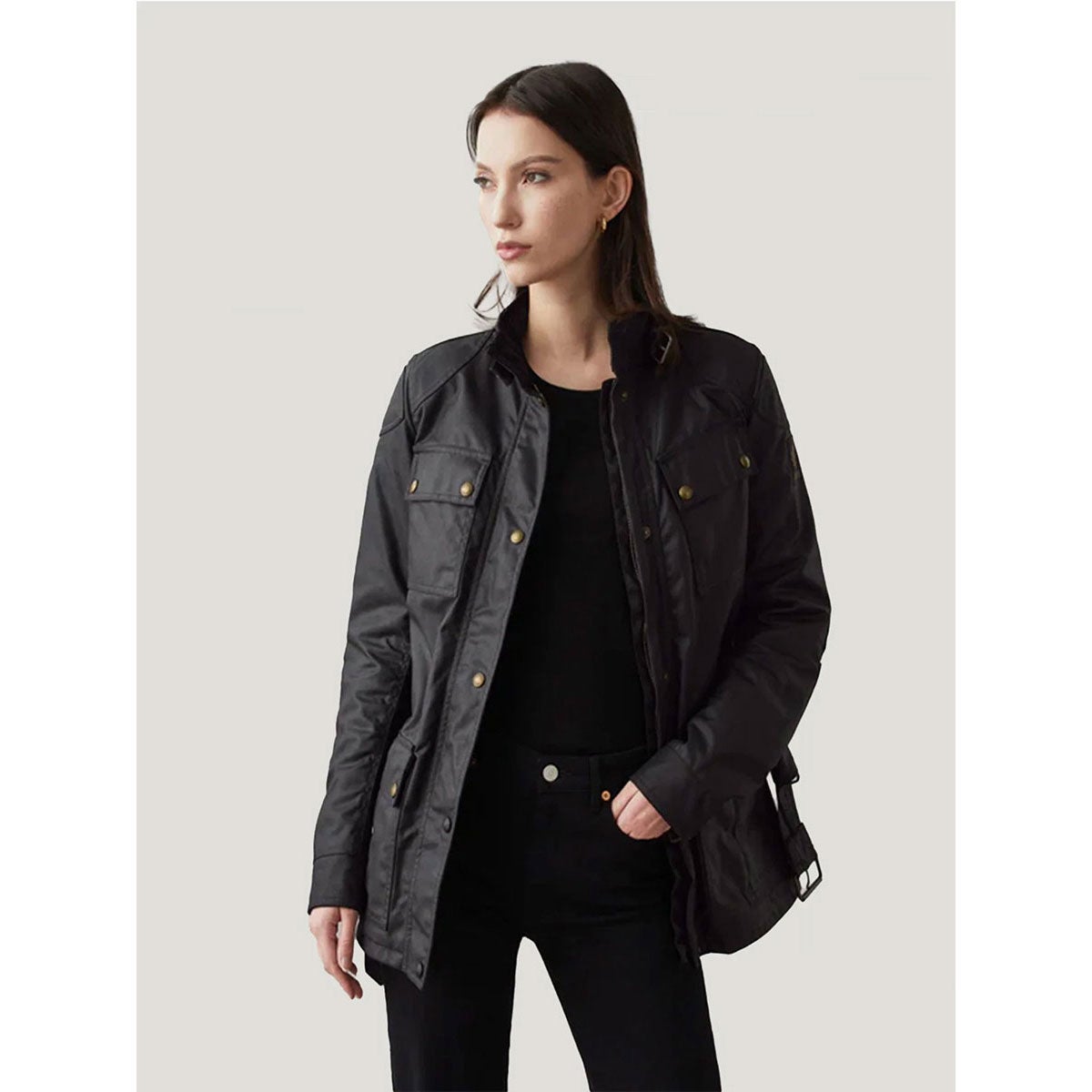BELSTAFF｜トライアルマスター モーターサイクル ジャケット ウーマン｜ファブリック｜ブラック｜モデル着用