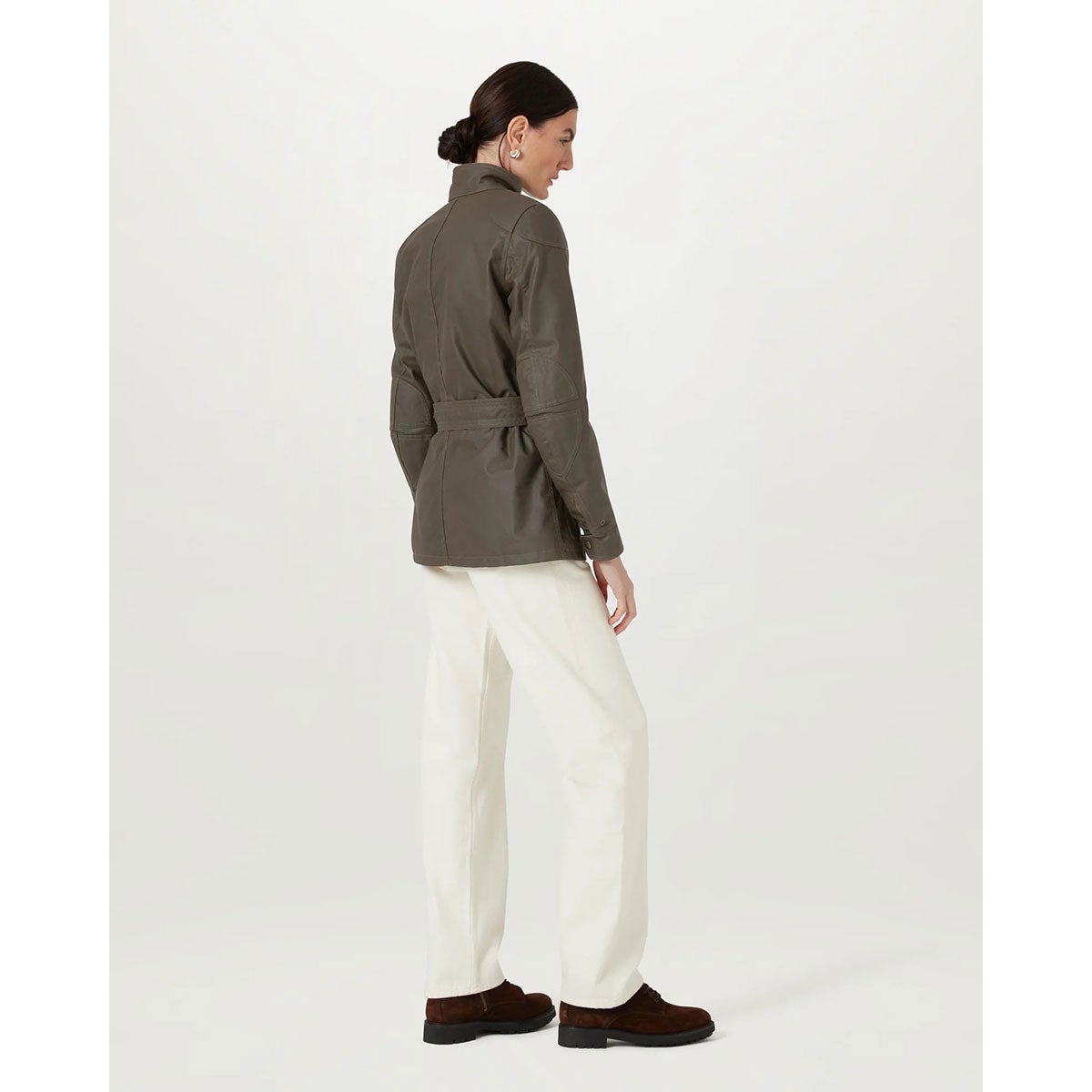 BELSTAFF｜トライアルマスター モーターサイクル ジャケット ウーマン｜ファブリック｜フォレストグリーン｜モデル着用