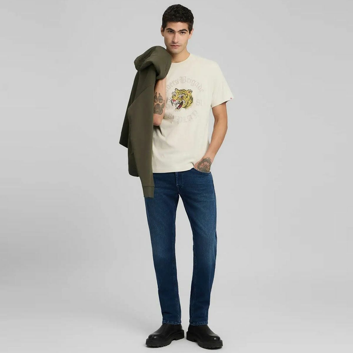 REPLAY｜タイガー プリント Tシャツ｜トップス｜クラウド｜モデル着用