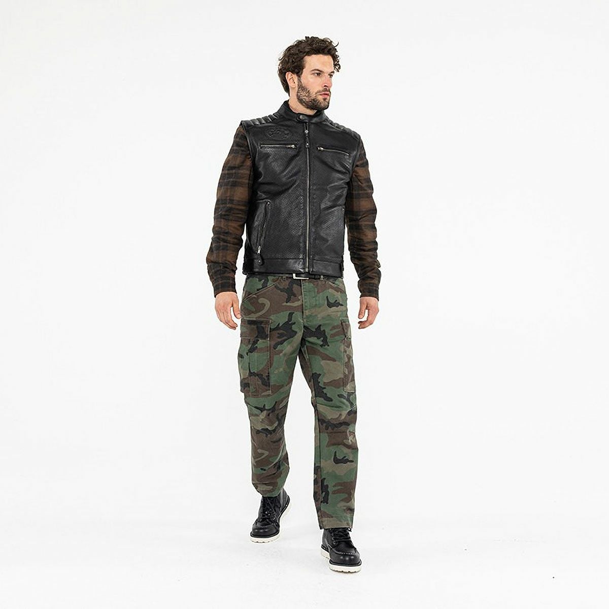 John Doe｜ストーム レザー ベスト｜トップス｜ブラック｜モデル着用