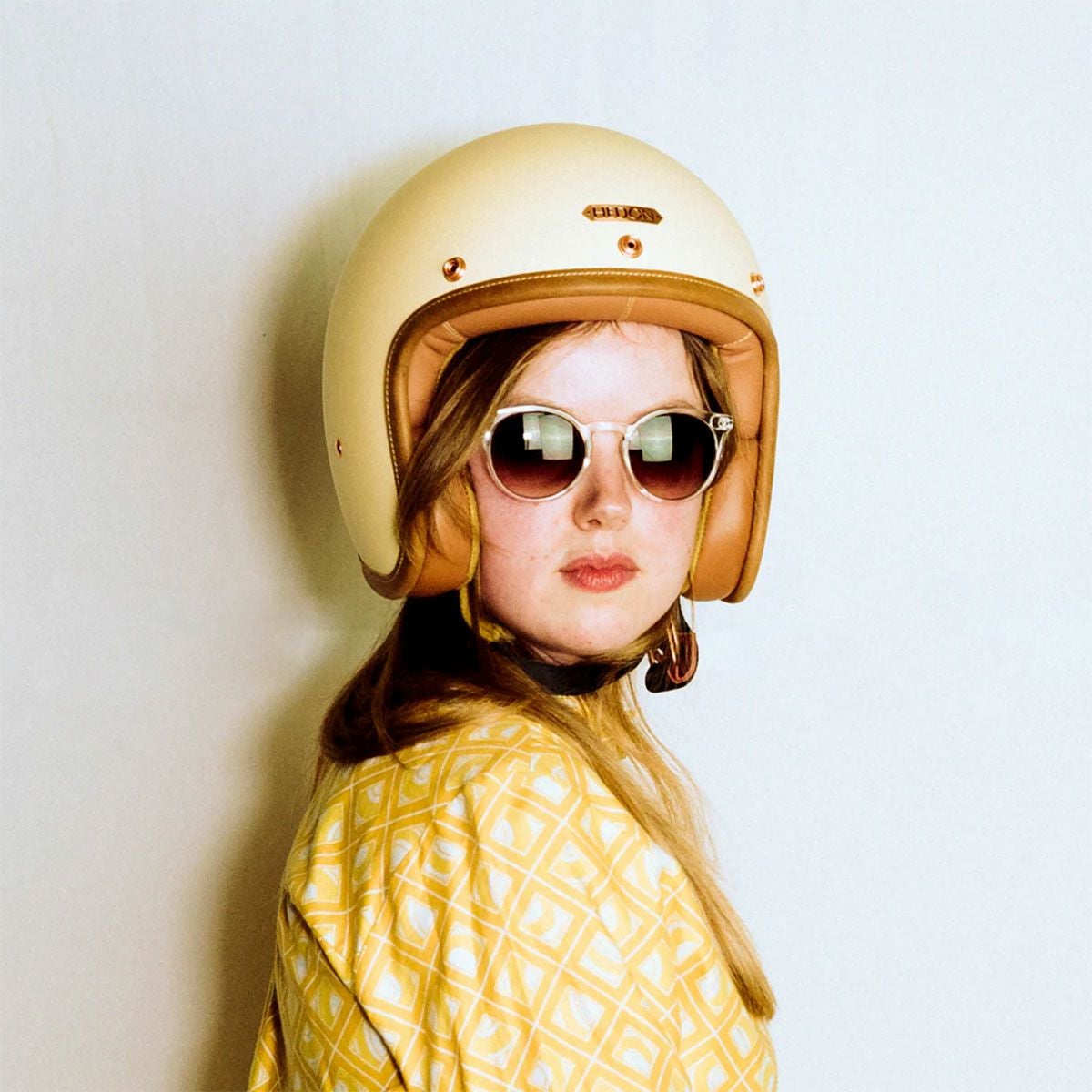 HEDON｜ヘドニスト クリーム オープンフェイス ヘルメット｜ジェット｜クリーム｜モデル着用