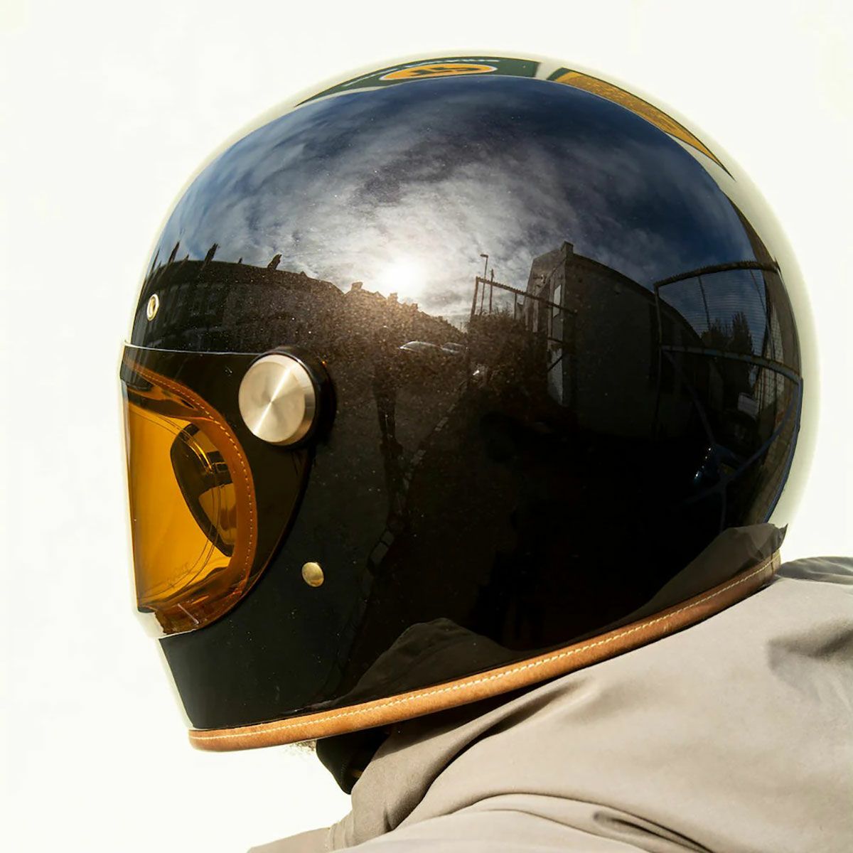 HEDON｜ヒロイン レーサー マカダミア 2.0 フルフェイス｜ヘルメット｜マカダミア｜モデル着用