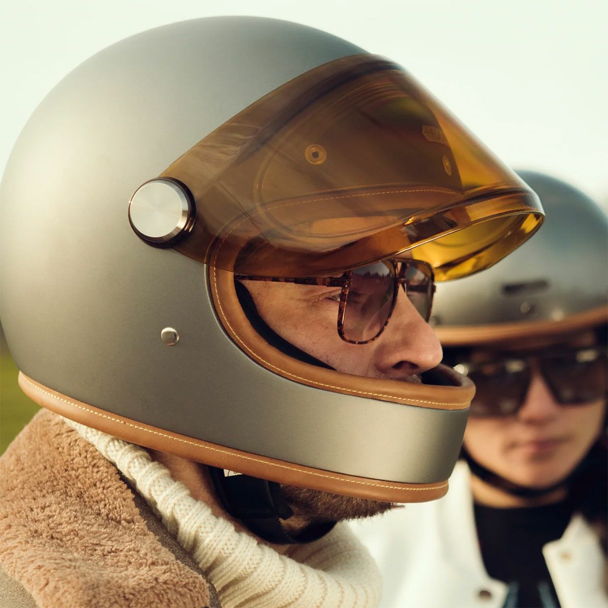 HEDON｜ヒロイン レーサー モルテン アッシュ 2.0 フルフェイス｜ヘルメット｜モルテンアッシュ｜モデル着用