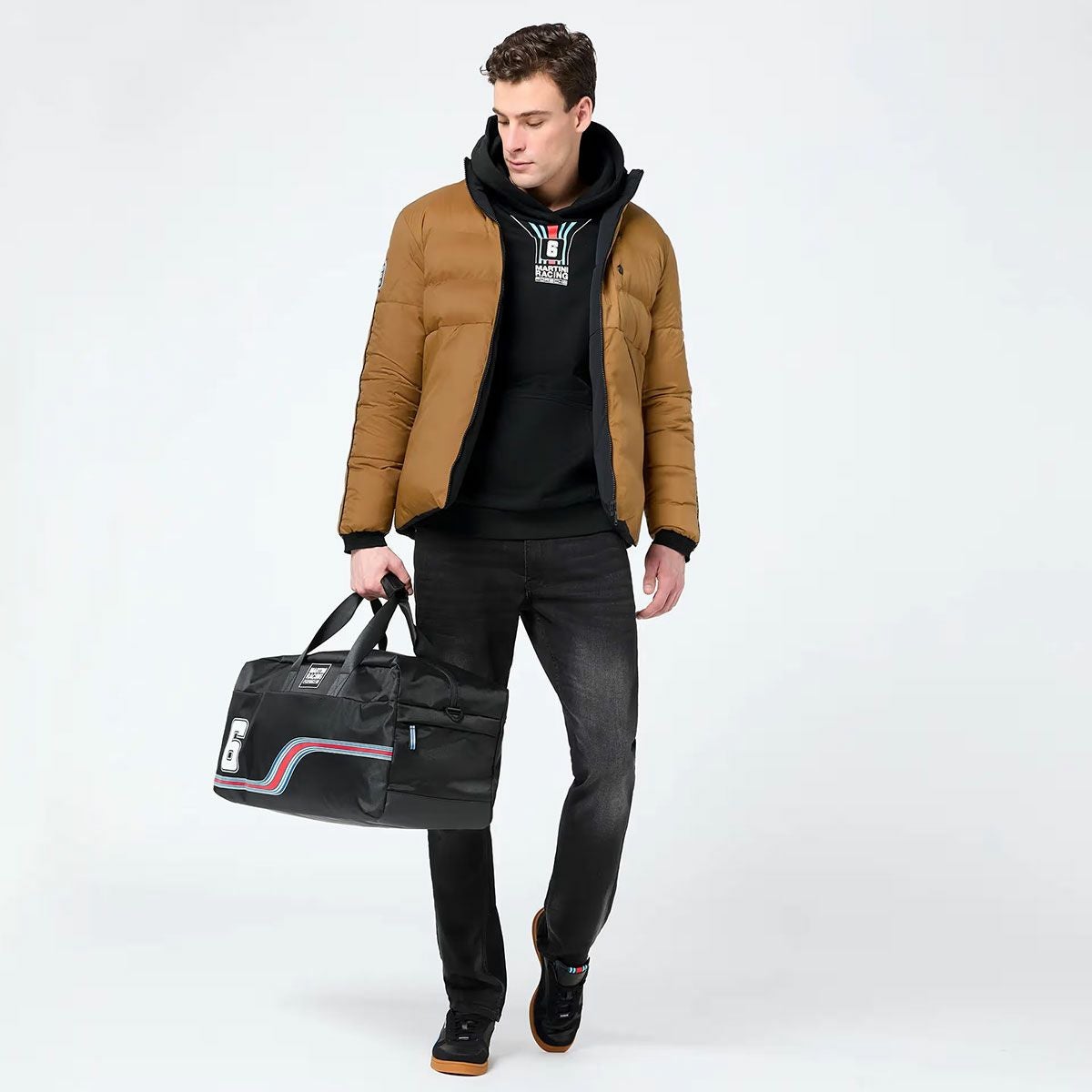 PORSCHE｜MARTINI RACING トラベルバッグ｜ボストンバッグ｜ブラック｜モデル着用