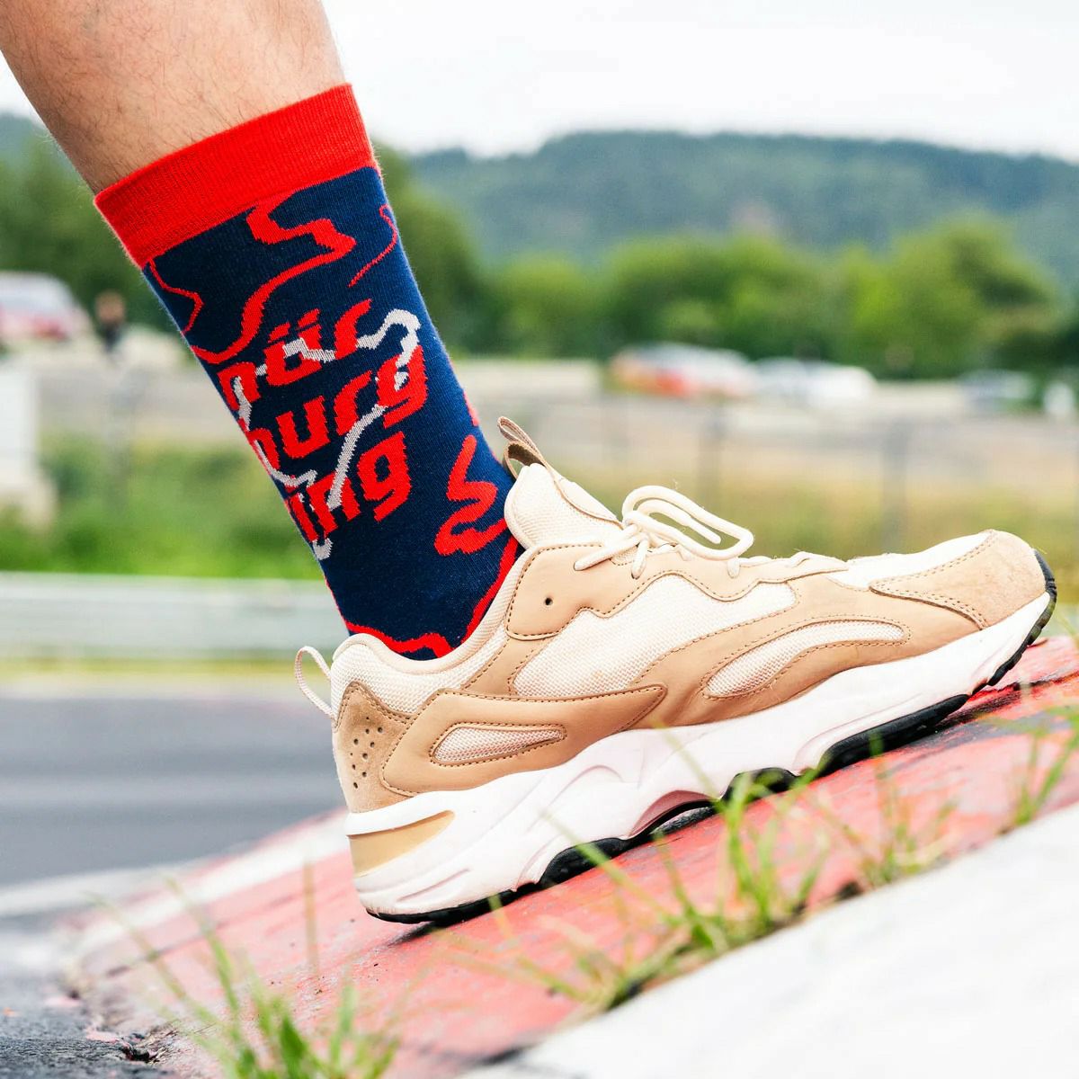 HEEL TREAD｜ニュルブルクリンク ソックス｜靴下｜モデル着用