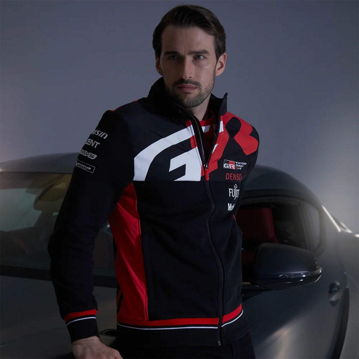 GR｜2025 トヨタ ガズー レーシング WEC チーム スウェットシャツ｜ウェア｜ブラック｜モデル着用