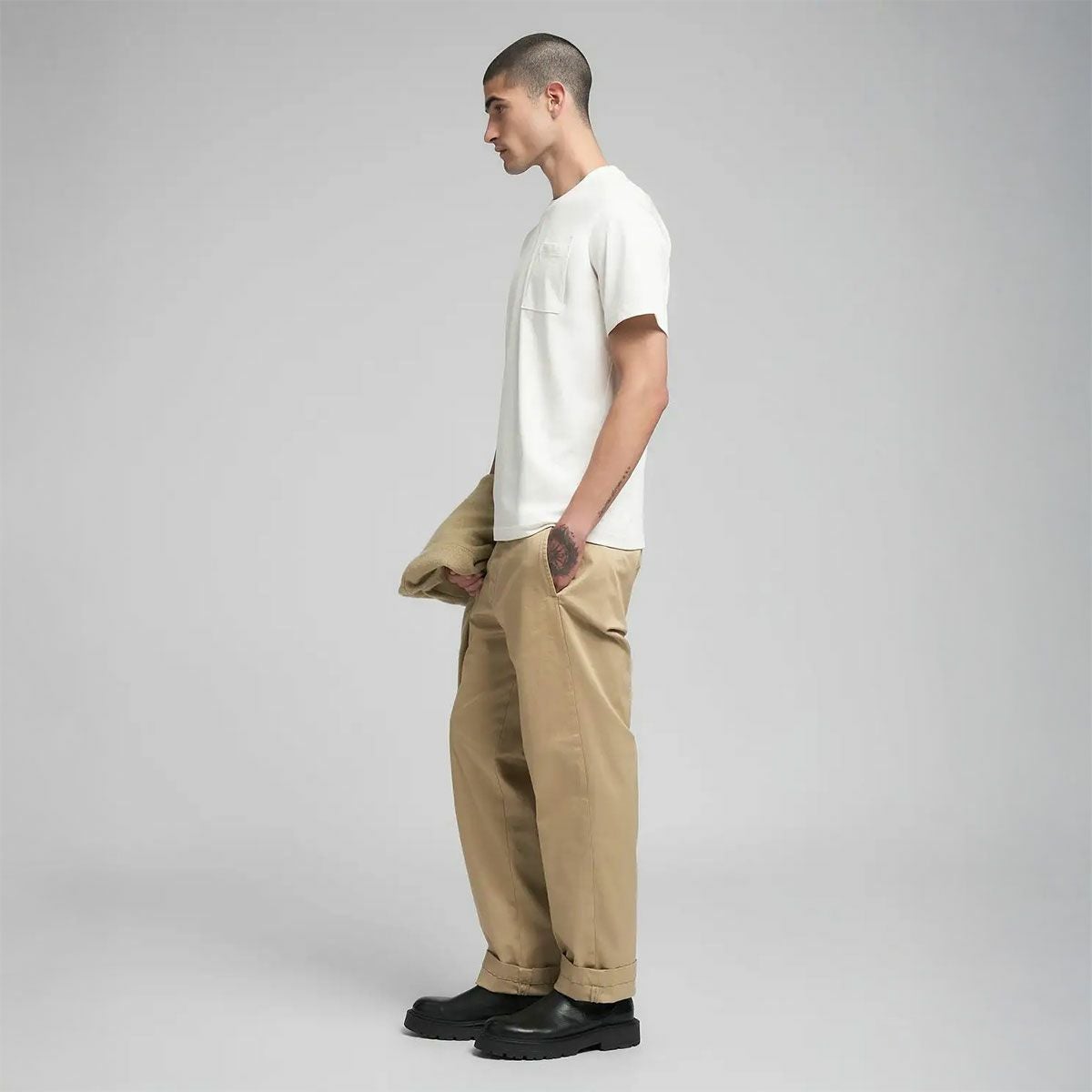 REPLAY｜ブレスト ポケット ＆ プリント ジャージー Tシャツ｜トップス｜ナチュラルホワイト｜モデル着用