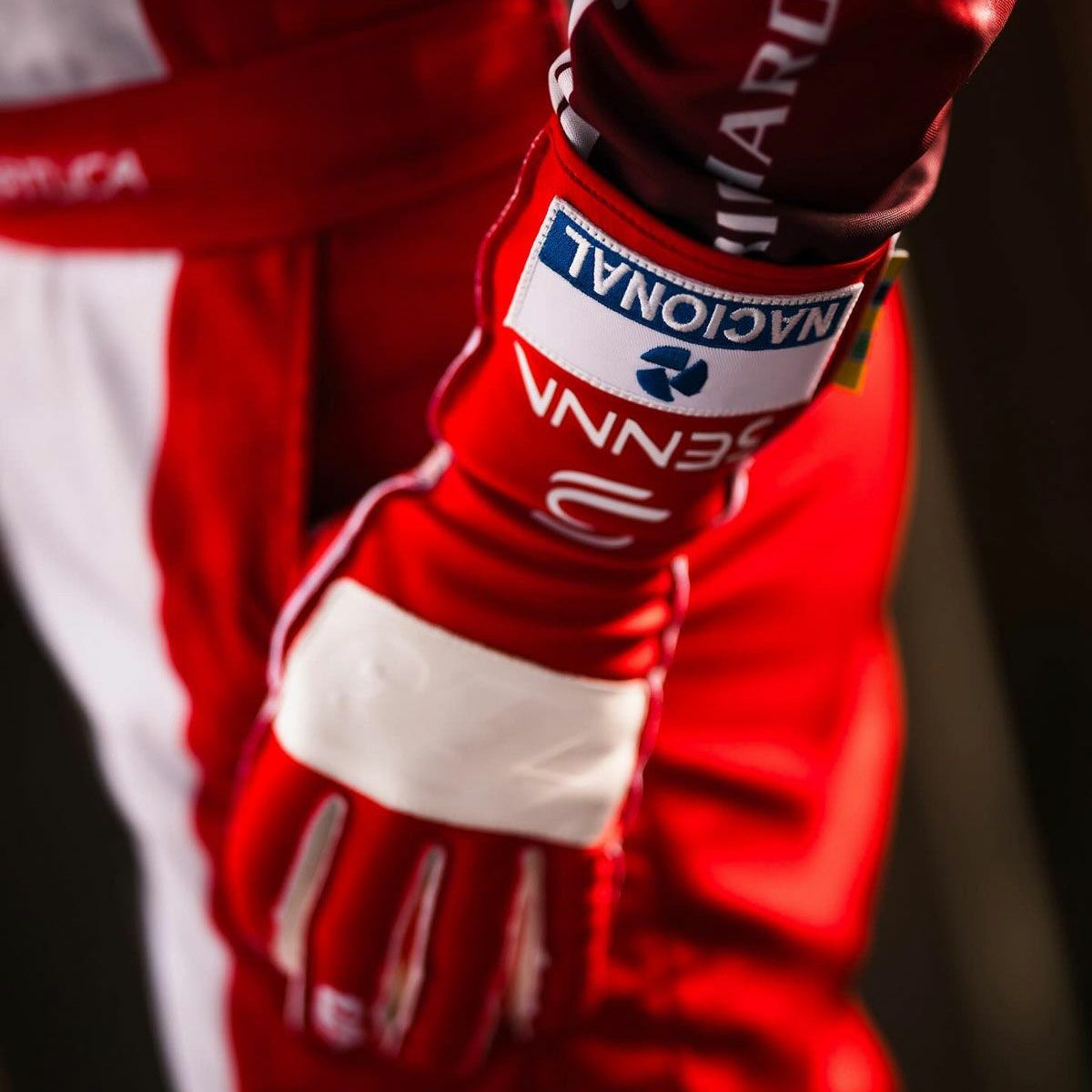 AyrtonSenna｜アイルトン・セナ × -273 レーシンググローブ｜グローブ｜レッド｜モデル着用