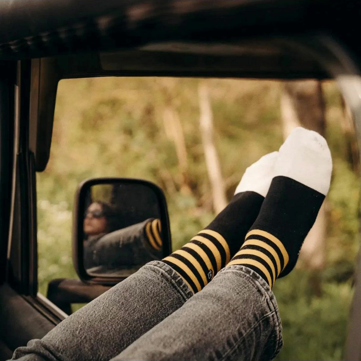 HolyFreedom｜マヤ ソックス｜雑貨｜ブラック×イエロー×ホワイト｜モデル着用