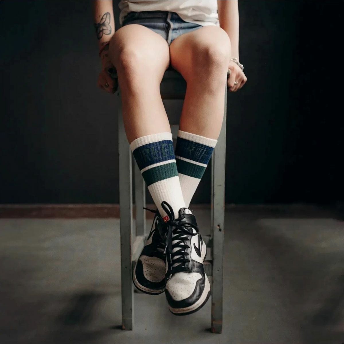 HolyFreedom｜ラリーバード ソックス｜雑貨｜ホワイト×ブルー｜モデル着用