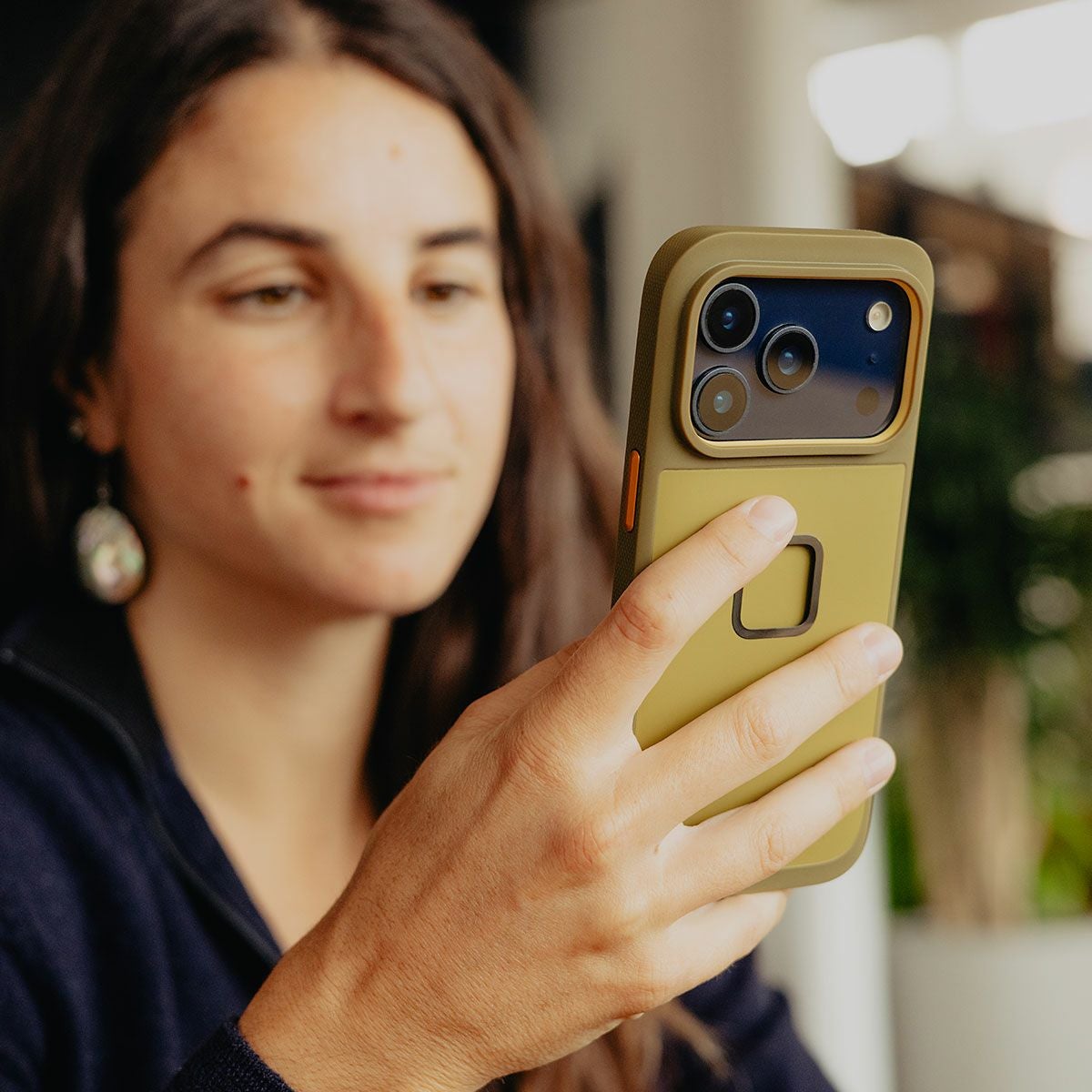 Peak Design｜ナー ケース iPhone 17 Pro / Pro Max｜雑貨｜ケルプ｜モデル着用