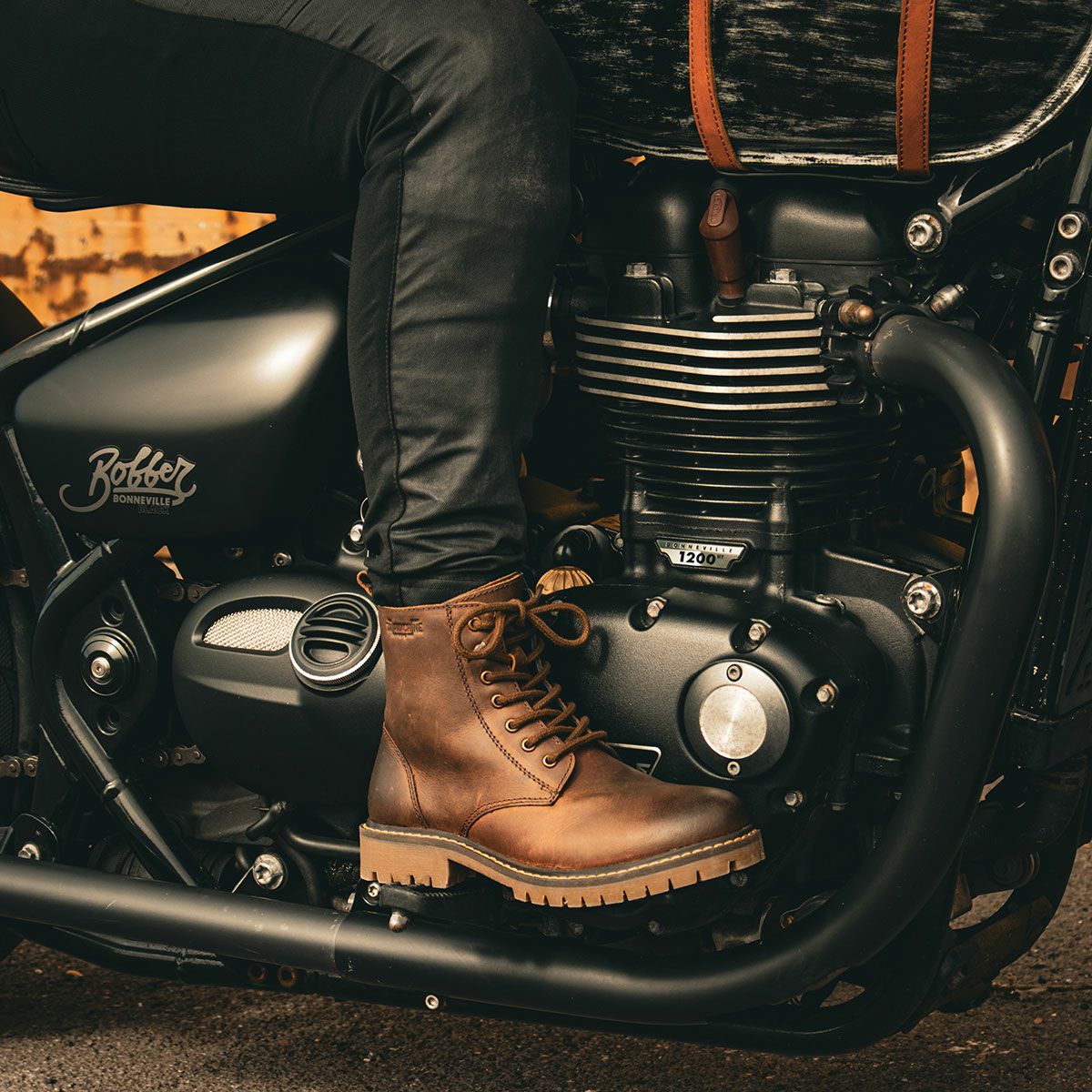 Trip Machine｜ヘルキャット ライディングブーツ ウーマン｜シューズ｜モカ｜モデル着用