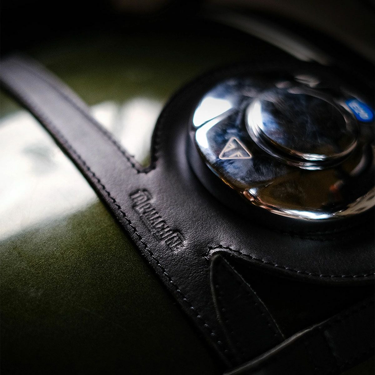 Trip Machine｜タンクストラップ for トライアンフ 400｜雑貨｜ブラック