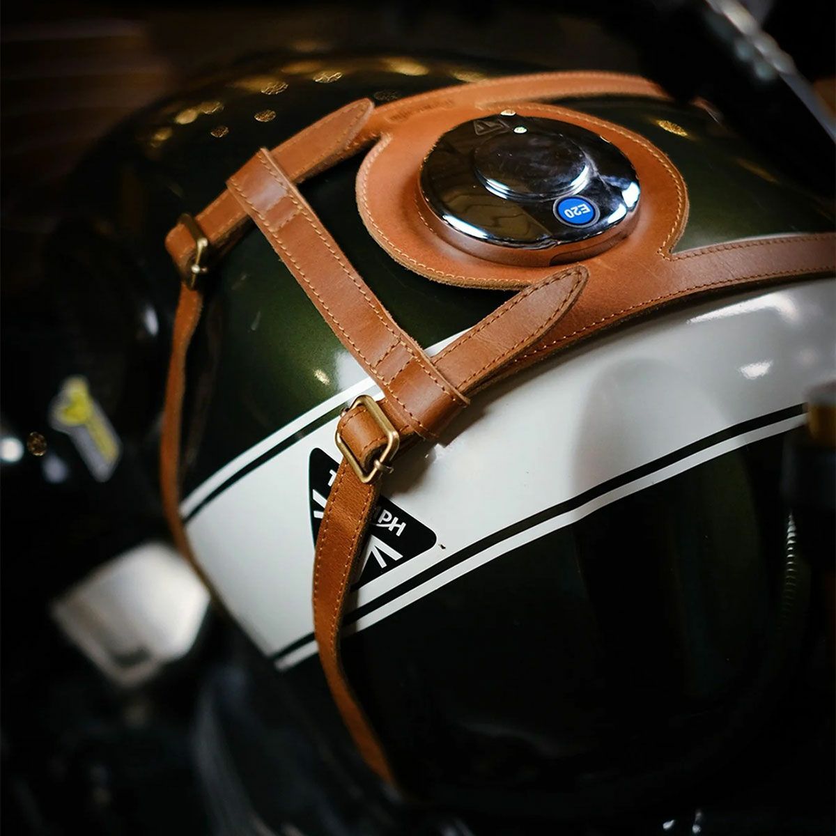 タンクストラップ for トライアンフ 400 | モトーリモーダ公式