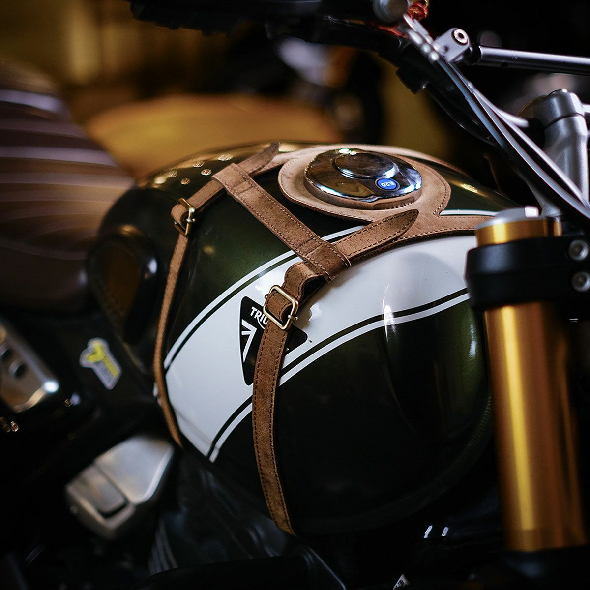 タンクストラップ for トライアンフ 400 | モトーリモーダ公式