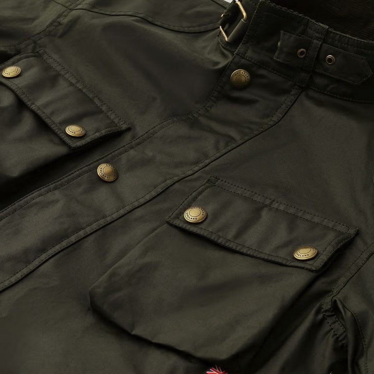 BELSTAFF｜トライアルマスター ジャケット｜アウター｜フェイデッド オリーブ｜モデル着用