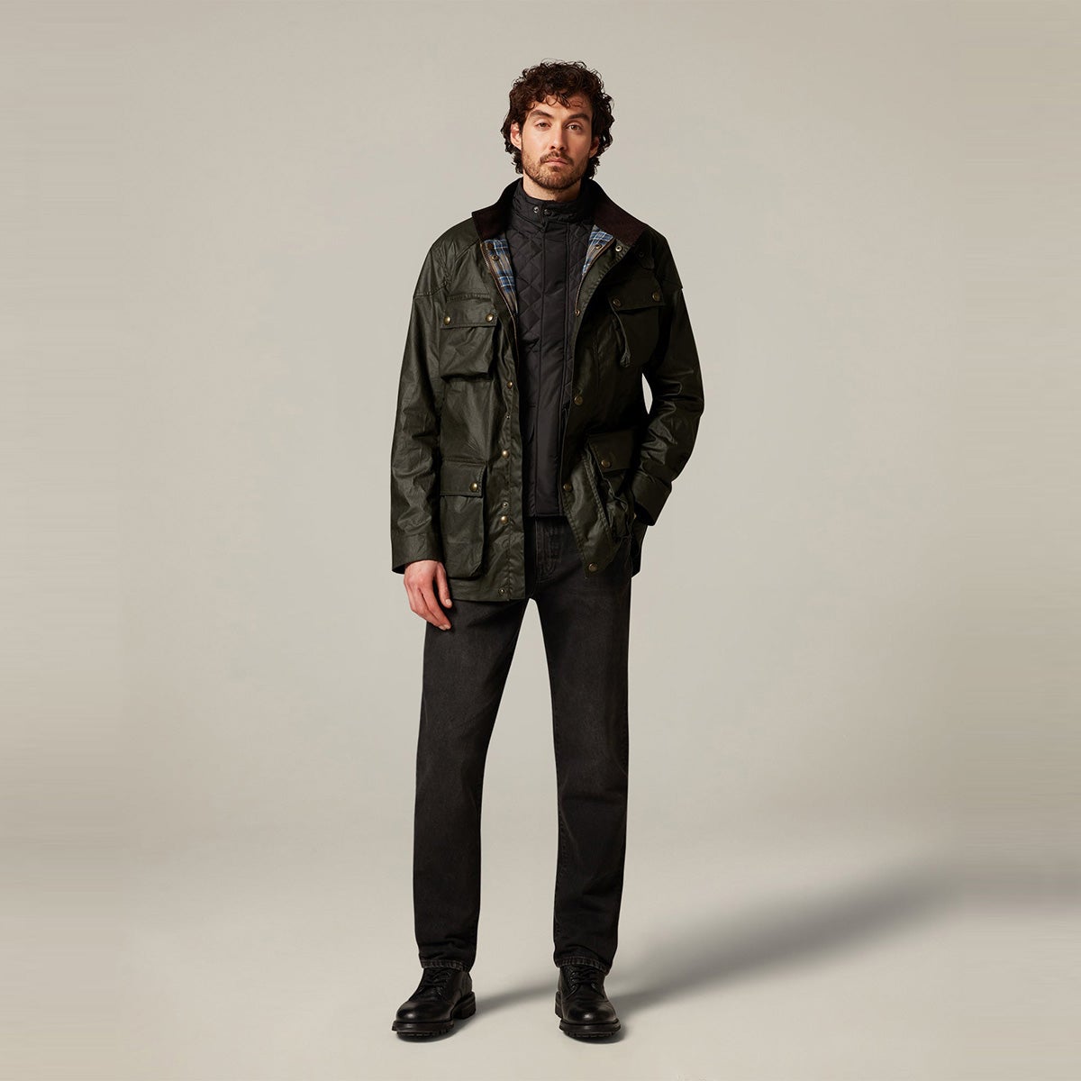 BELSTAFF｜トライアルマスター ジャケット｜アウター｜フェイデッド オリーブ｜モデル着用