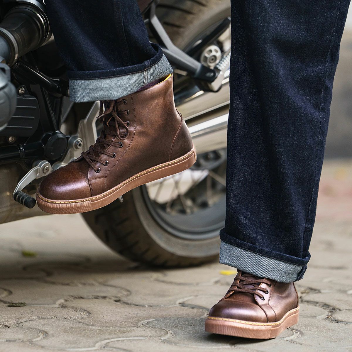 Trip Machine｜ESC メンズ ライディング スニーカー｜シューズ｜モカ｜モデル着用